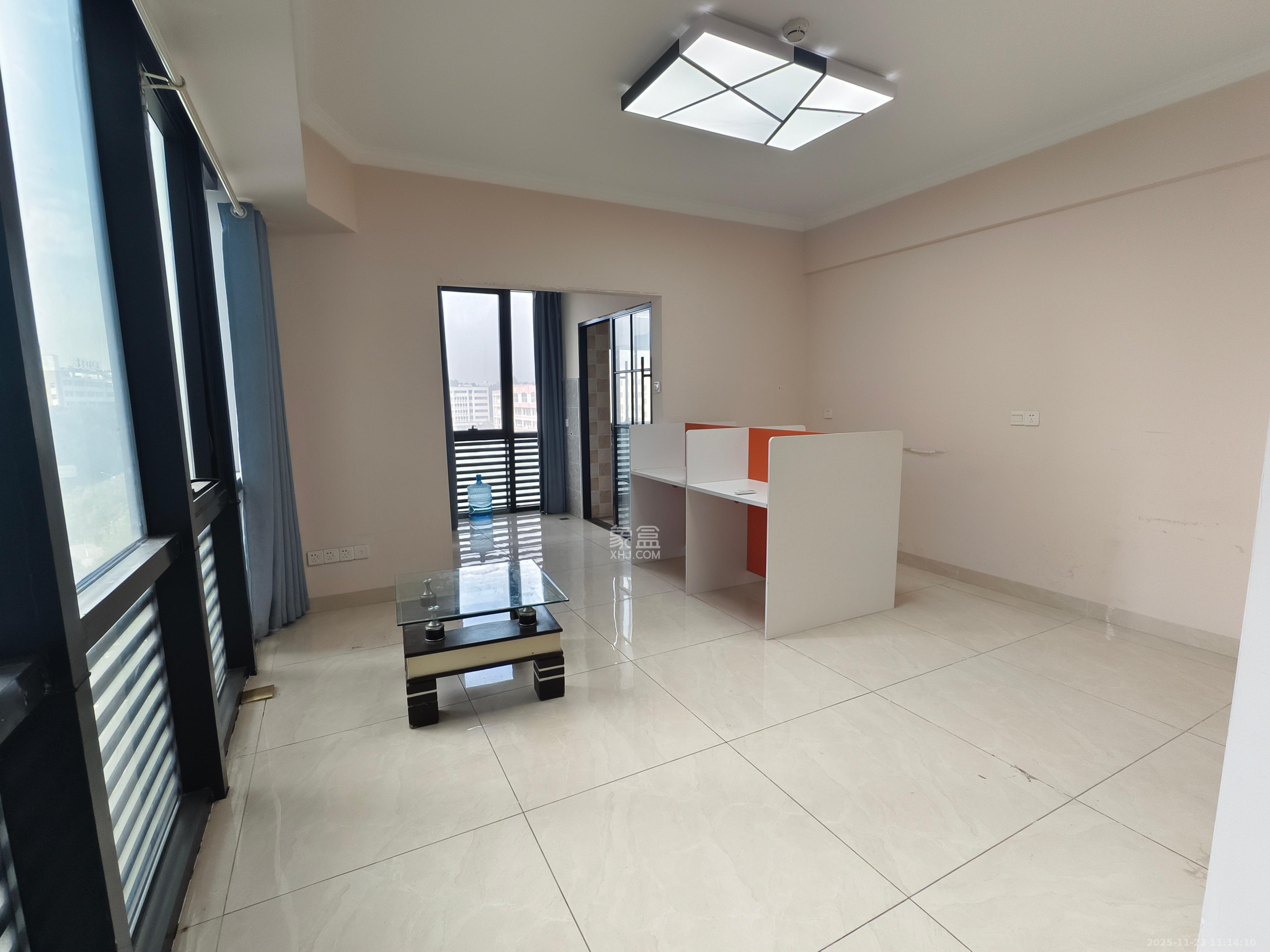 未来漫城  1室1厅1卫    1600.0元/月