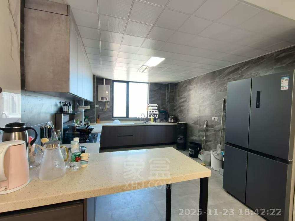 奥园养生城 4室2厅2卫 5000.0元/月 奥园养生城 4室2厅2卫 5000.0元/月室内图