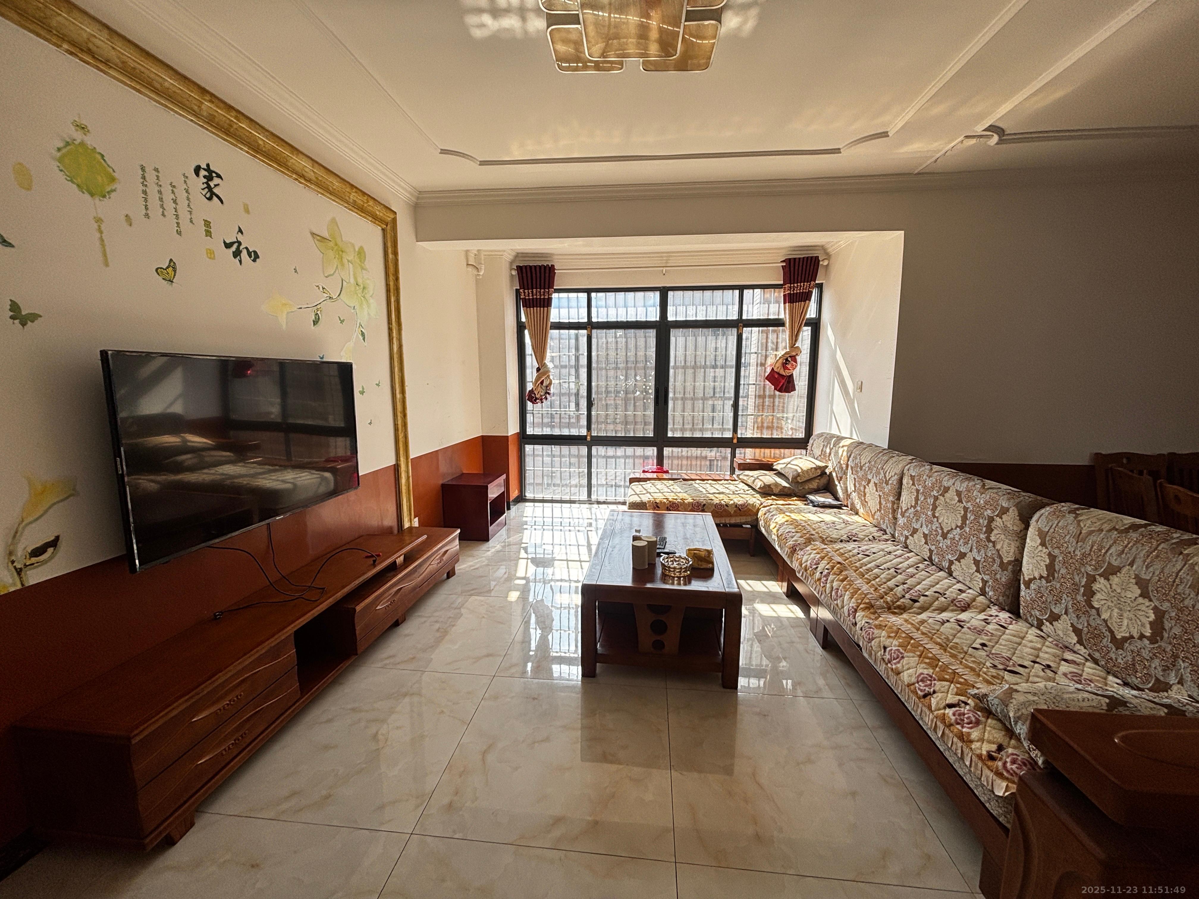 中欣楚天雅郡  3室2厅2卫    1800.0元/月