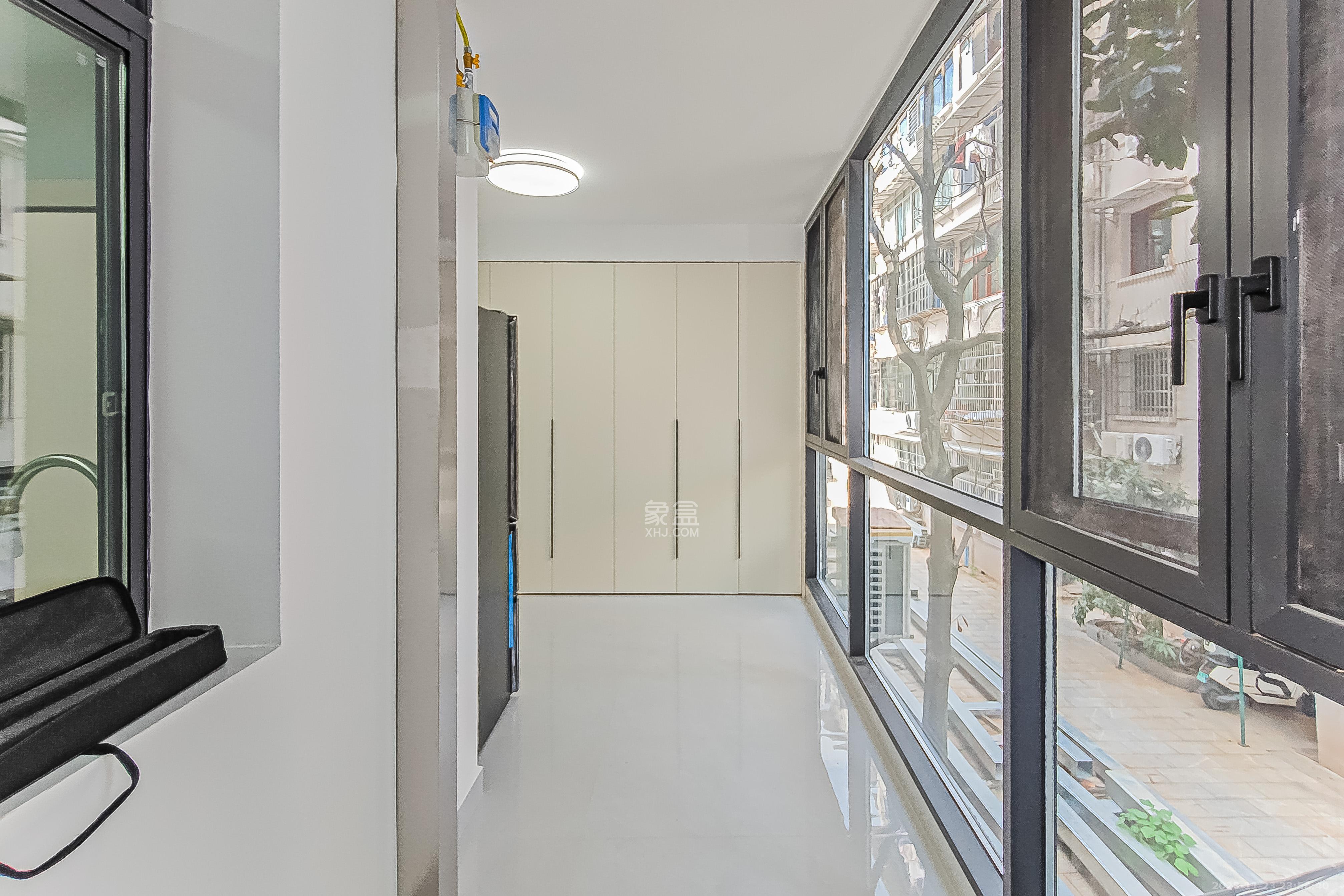 农机宿舍(省农机局大院宿舍) 2室2厅1卫 88.0万 农机宿舍(省农机局大院宿舍) 2室2厅1卫 88.0万阳台