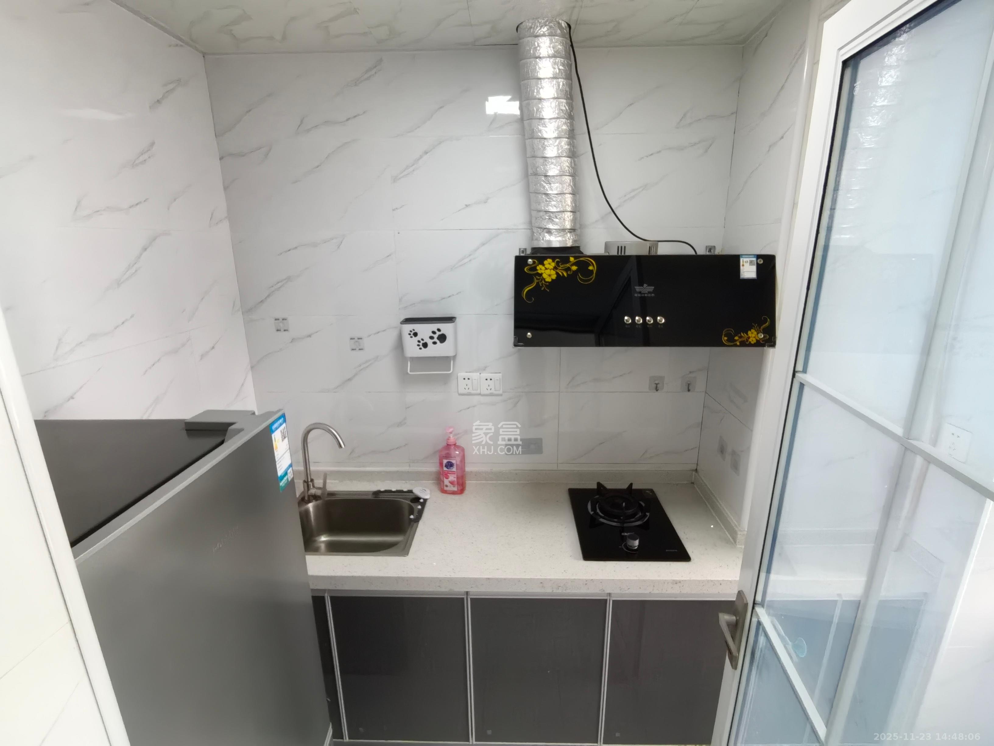 天健城  1室1厅1卫    2000.0元/月室内图