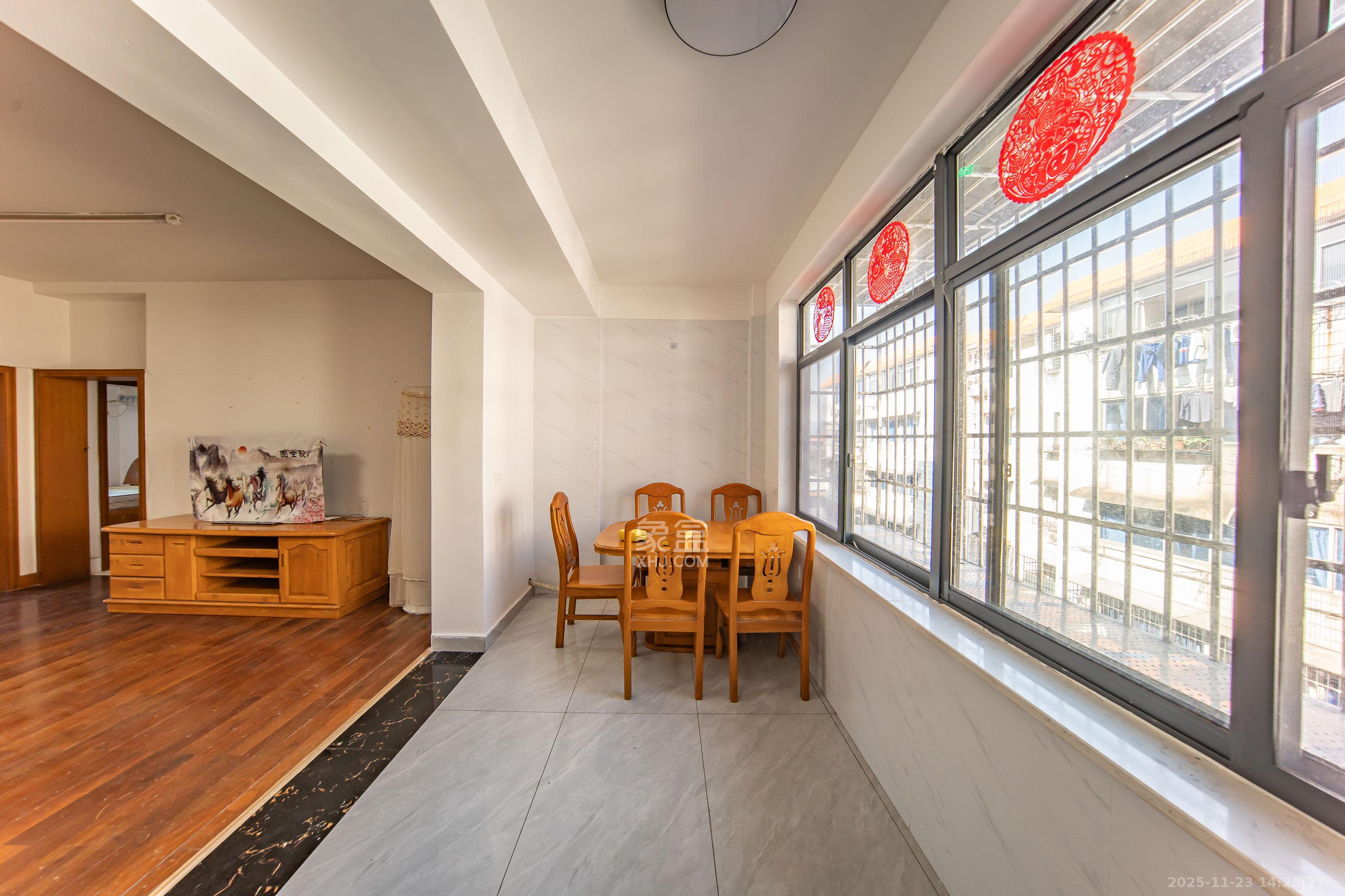 高家坪住宅新区  3室2厅2卫    3000.0元/月室内图