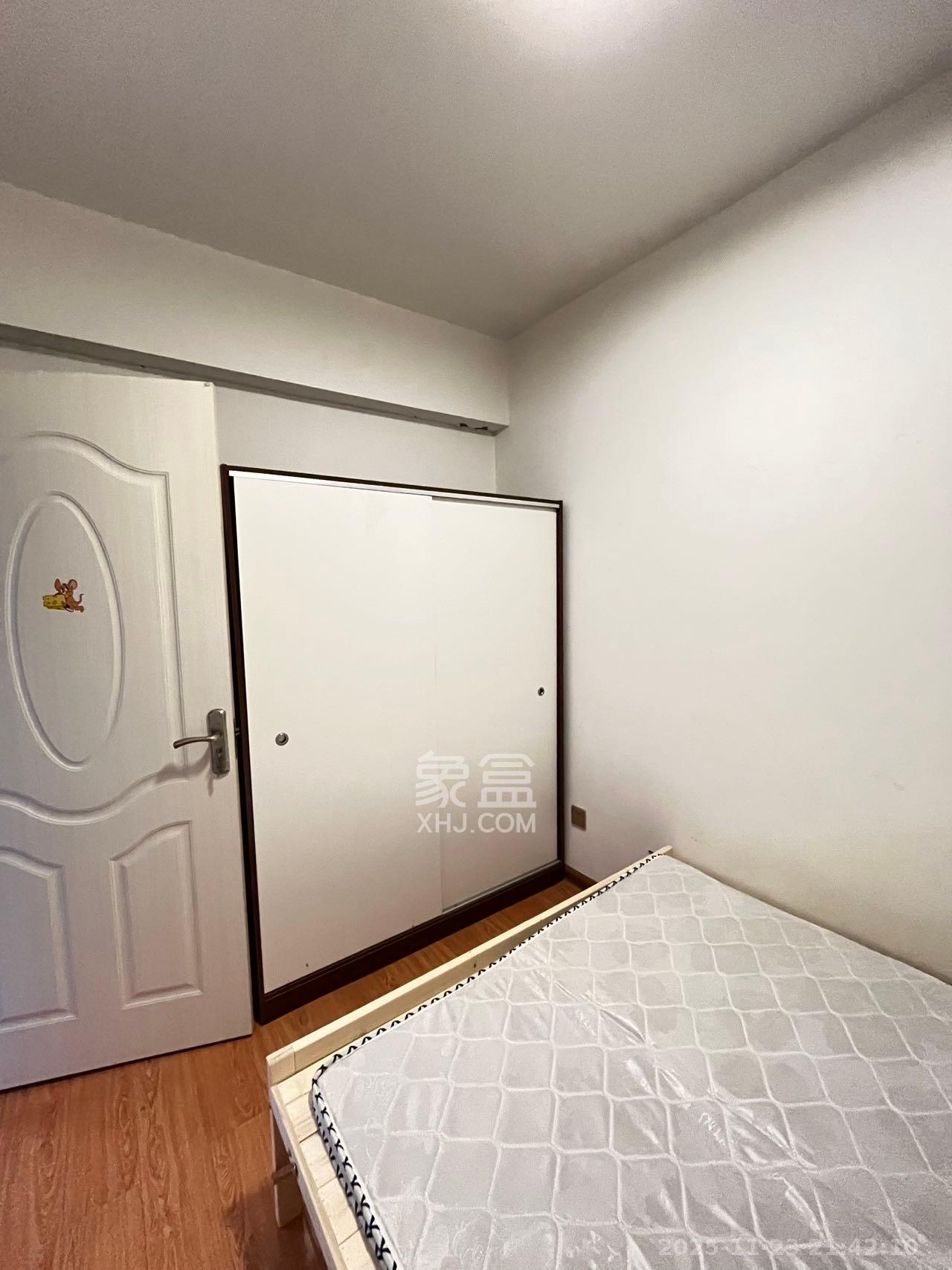 丽发新城  2室2厅1卫    1400.0元/月室内图