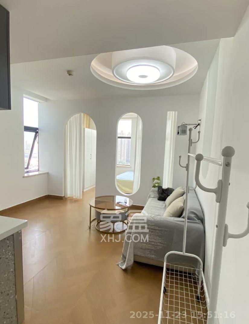 云集国际  1室1厅1卫    1600.0元/月