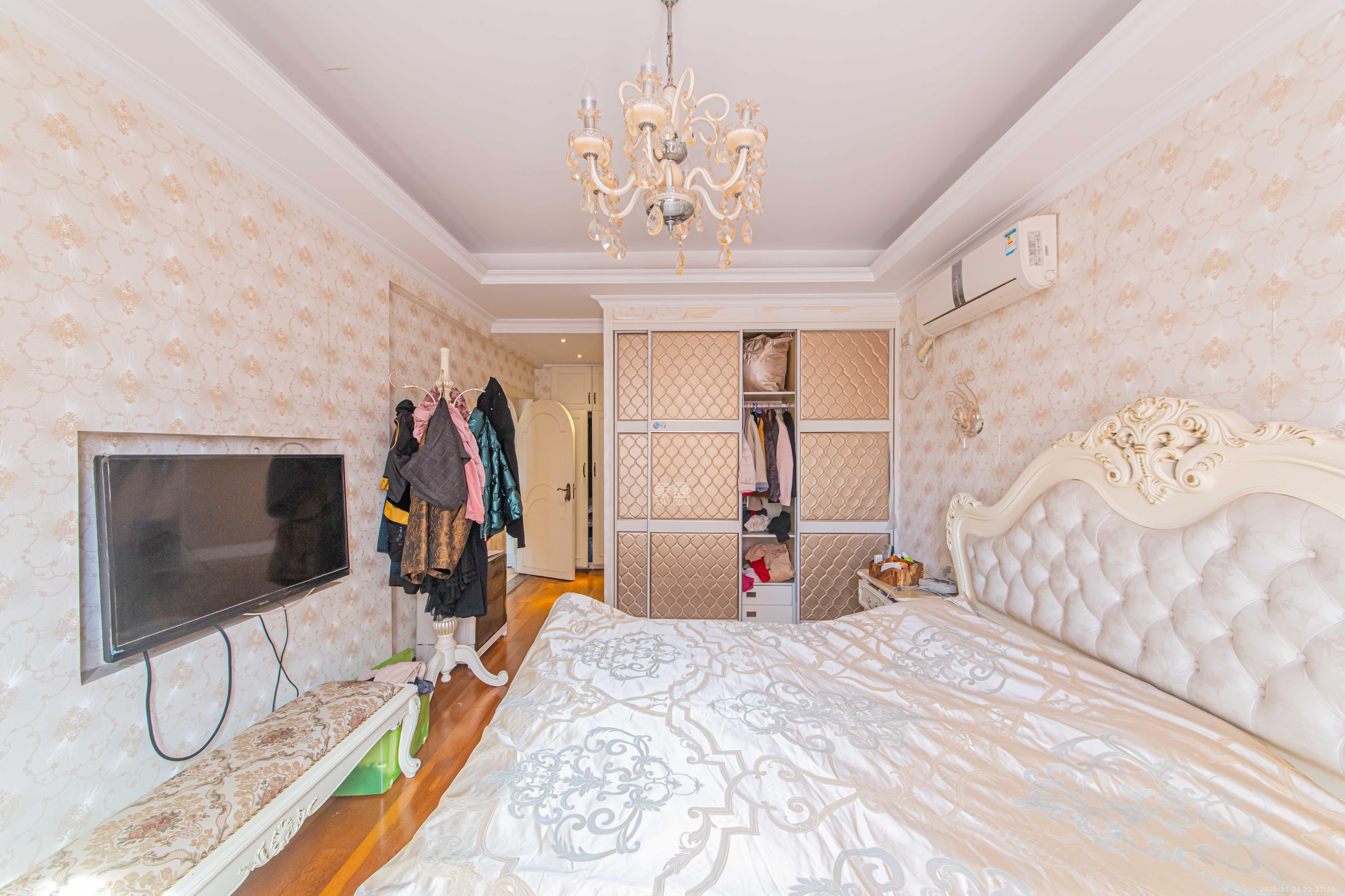 怡和山庄 3室2厅2卫 100.0万 怡和山庄 3室2厅2卫 100.0万卧室