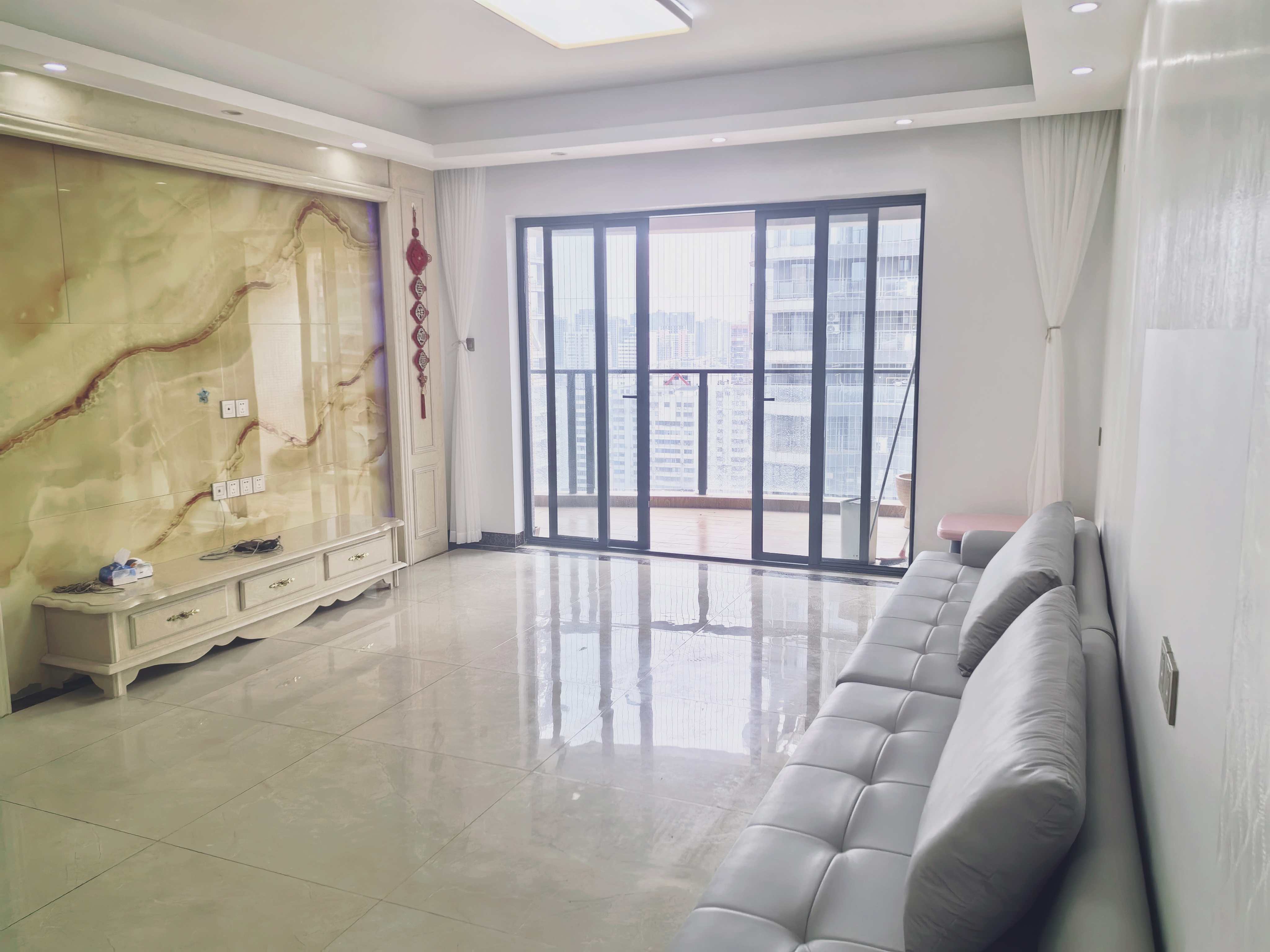 滨海幸福里 3室2厅2卫 4200.0元/月 滨海幸福里 3室2厅2卫 4200.0元/月室内图