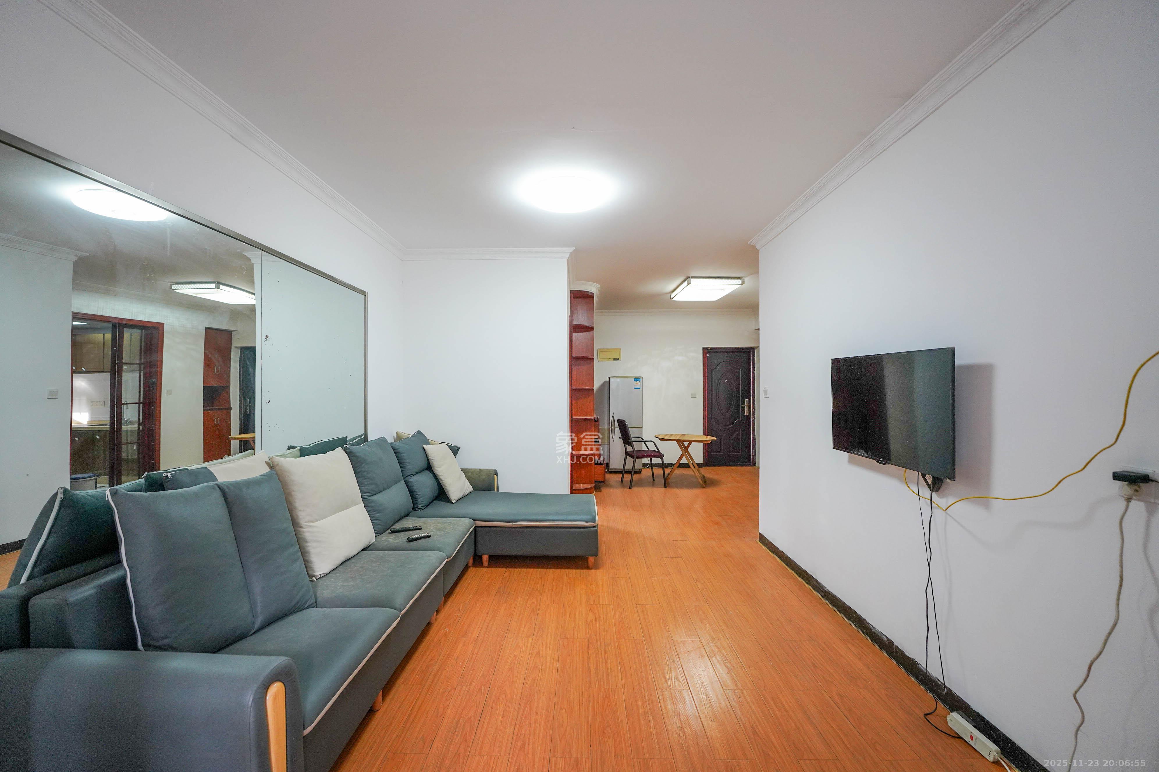 丽发新城 2室2厅1卫 65.0万 丽发新城 2室2厅1卫 65.0万客厅