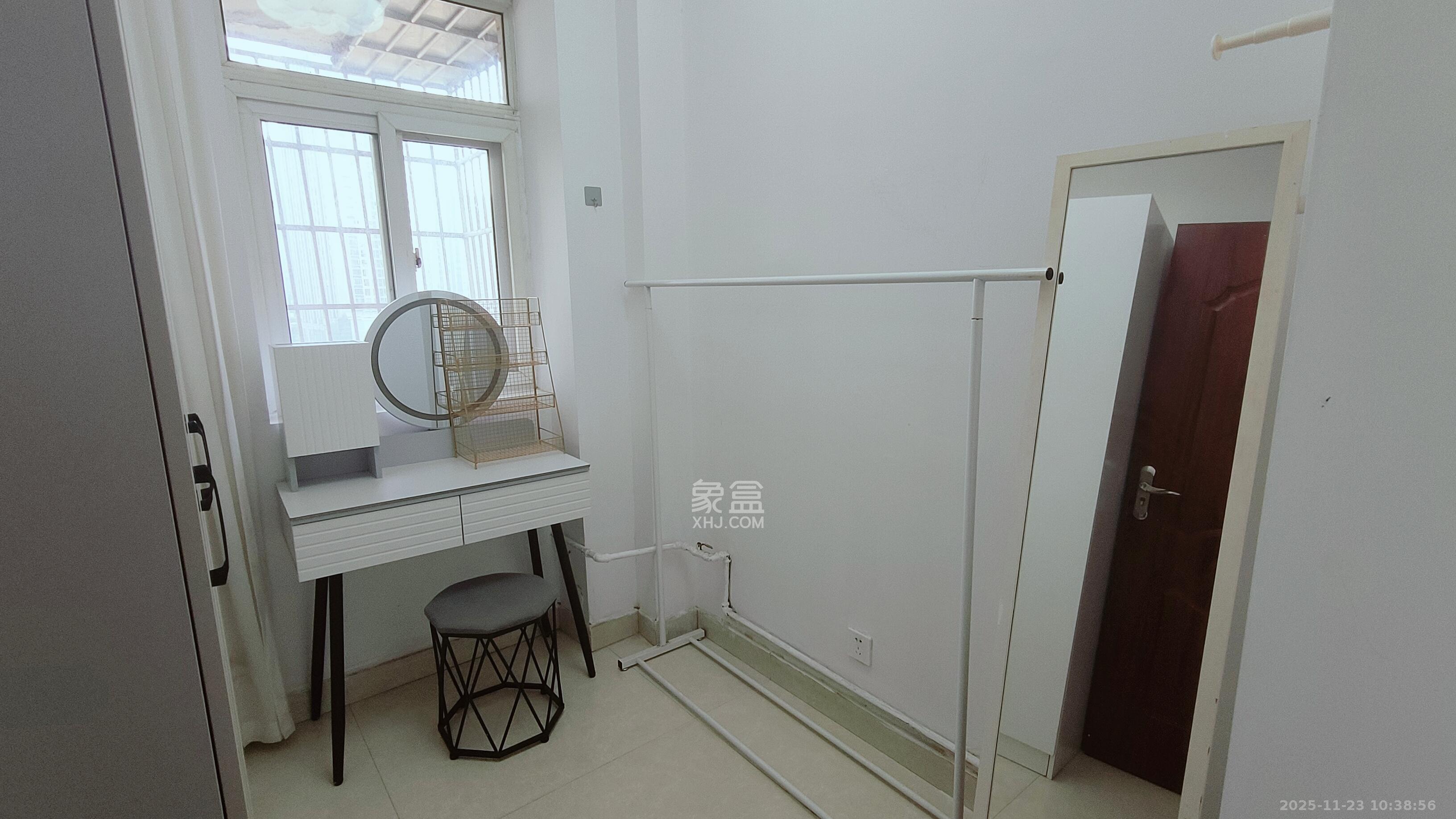 金碧文华  2室1厅1卫    2000.0元/月室内图