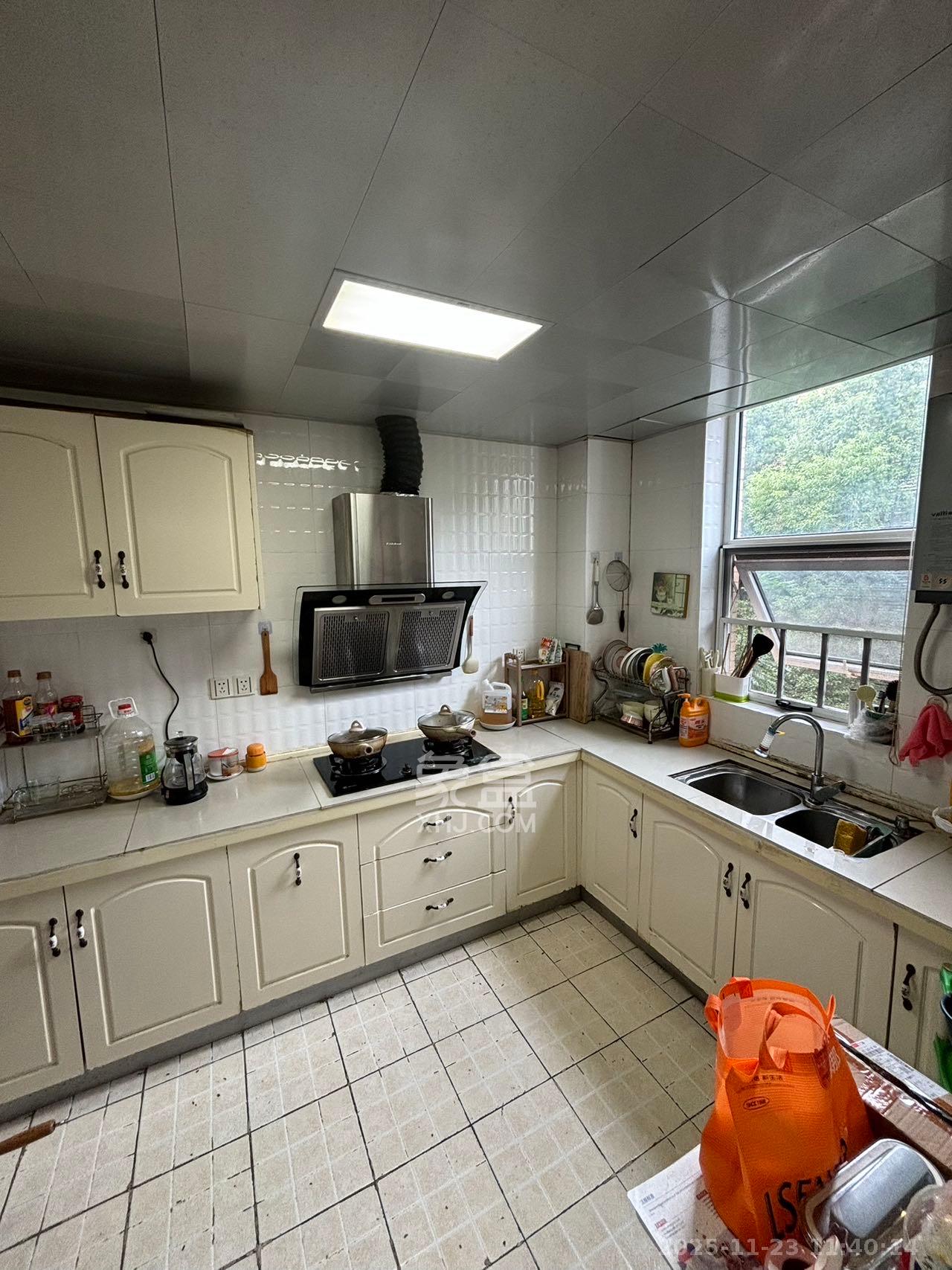 山水湾  1室2厅1卫    850.0元/月室内图