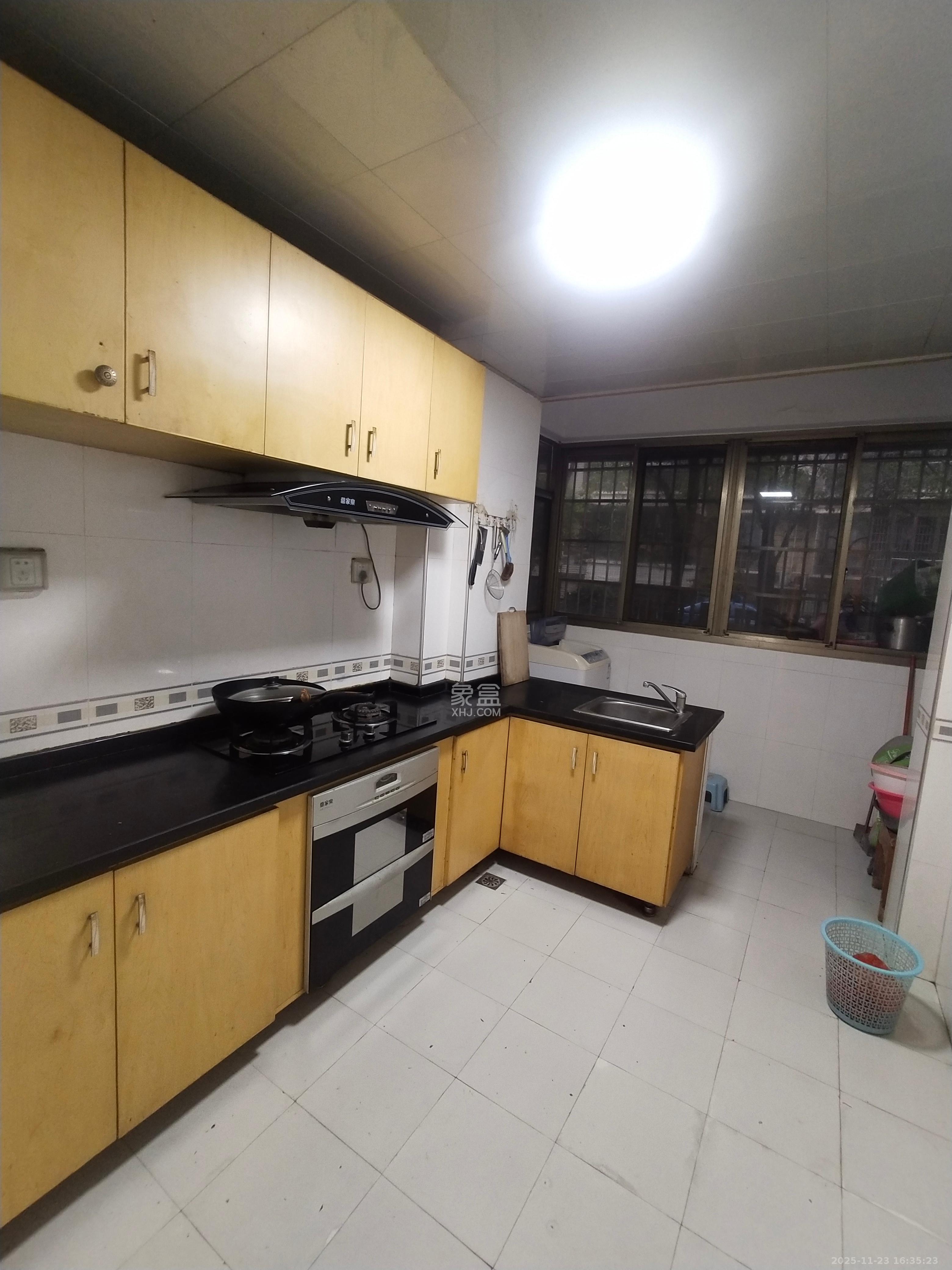 馨宇锦园(凯杨馨宇) 3室2厅2卫 2000.0元/月 馨宇锦园(凯杨馨宇) 3室2厅2卫 2000.0元/月室内图