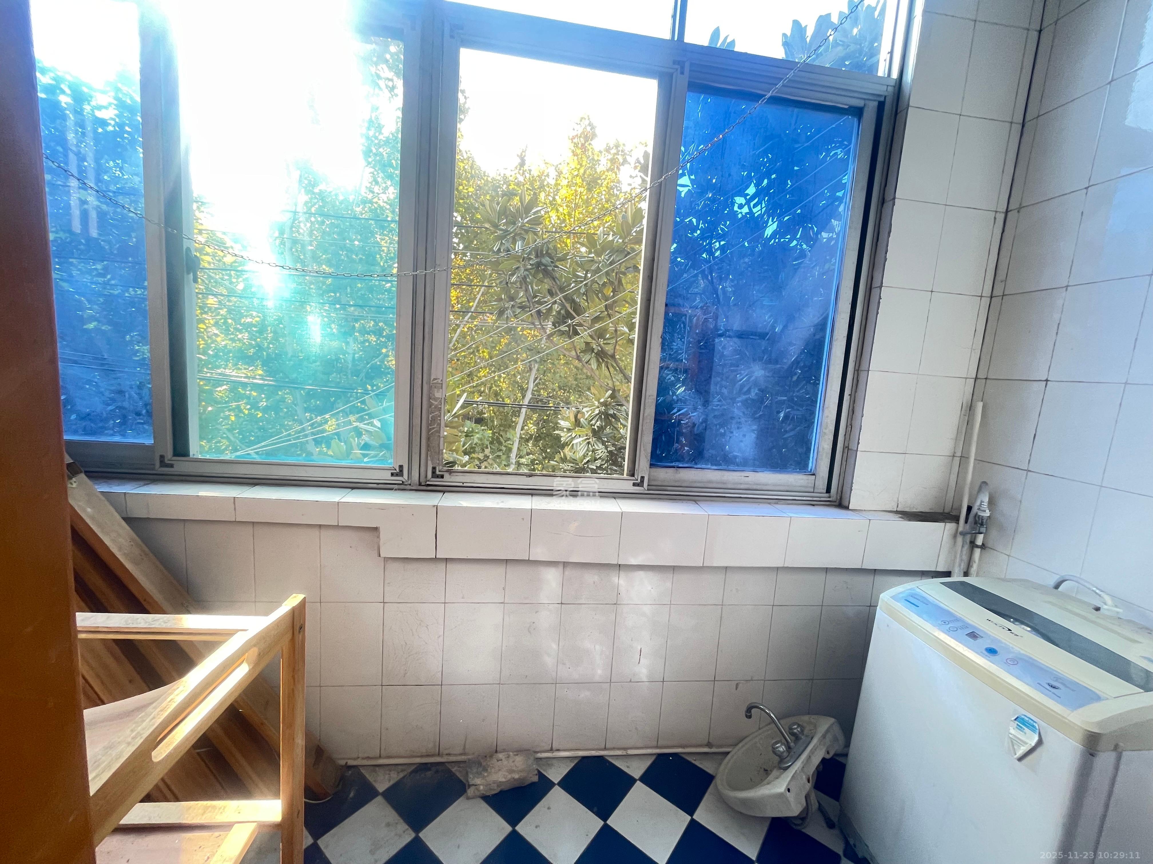 红旗区机械研究所宿舍 3室1厅1卫 1500.0元/月 红旗区机械研究所宿舍 3室1厅1卫 1500.0元/月室内图