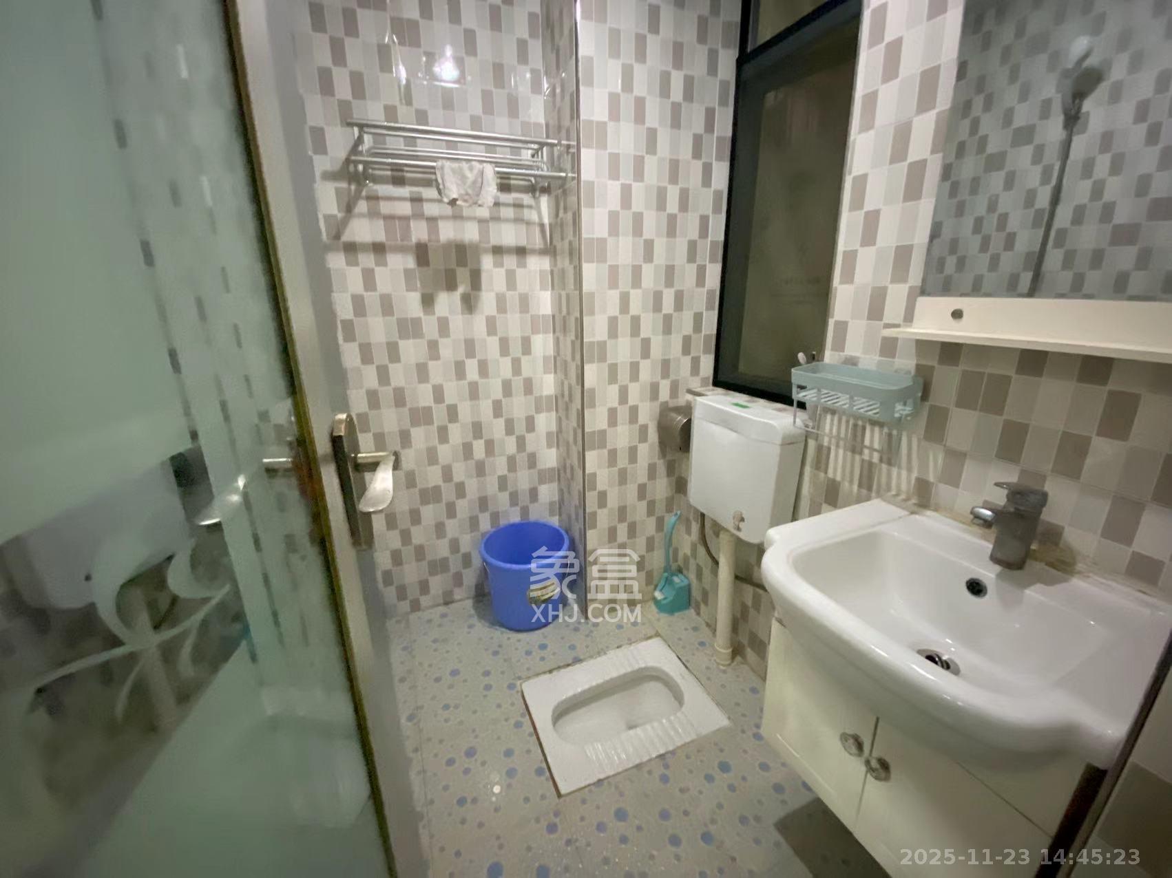 中建芙蓉工社 1室2厅1卫 1700.0元/月 中建芙蓉工社 1室2厅1卫 1700.0元/月室内图