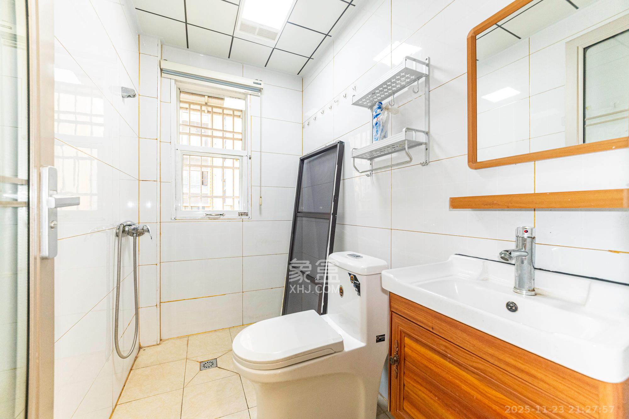 豪庭(江城豪庭) 3室2厅2卫 70.0万 豪庭(江城豪庭) 3室2厅2卫 70.0万卫生间