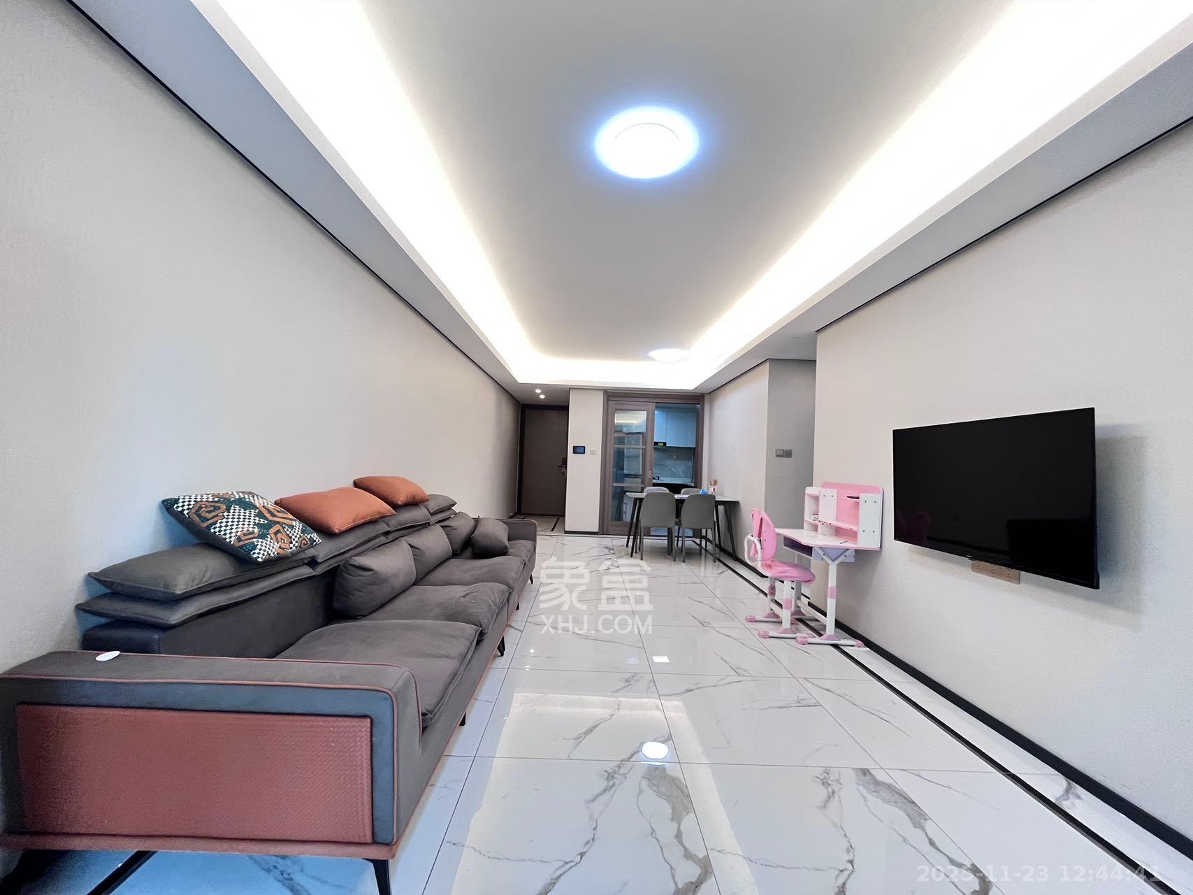 中海阅麓山一期  3室2厅2卫    3400.0元/月