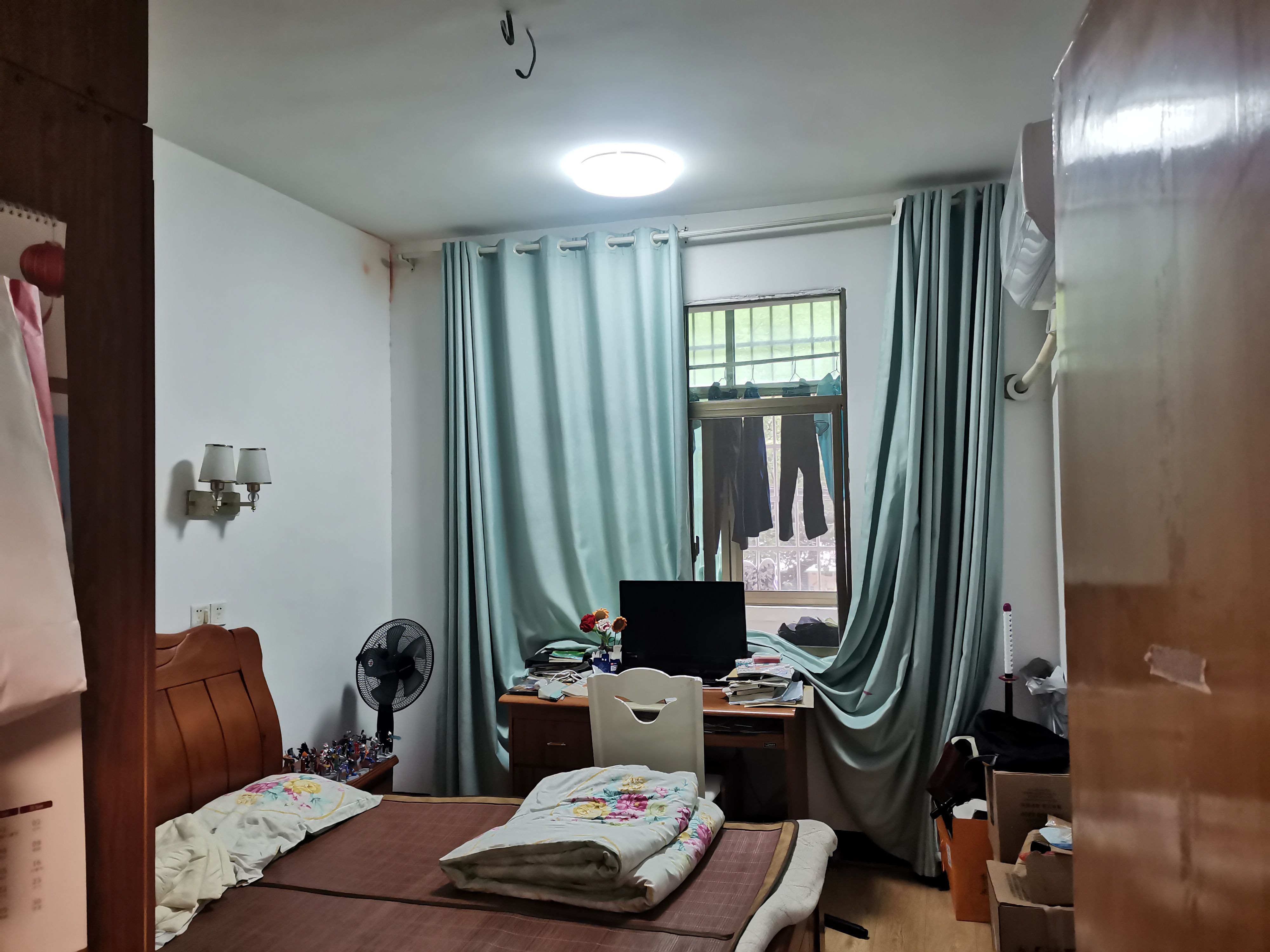 娄底市电子研究所  1室0厅0卫    32.0万客厅