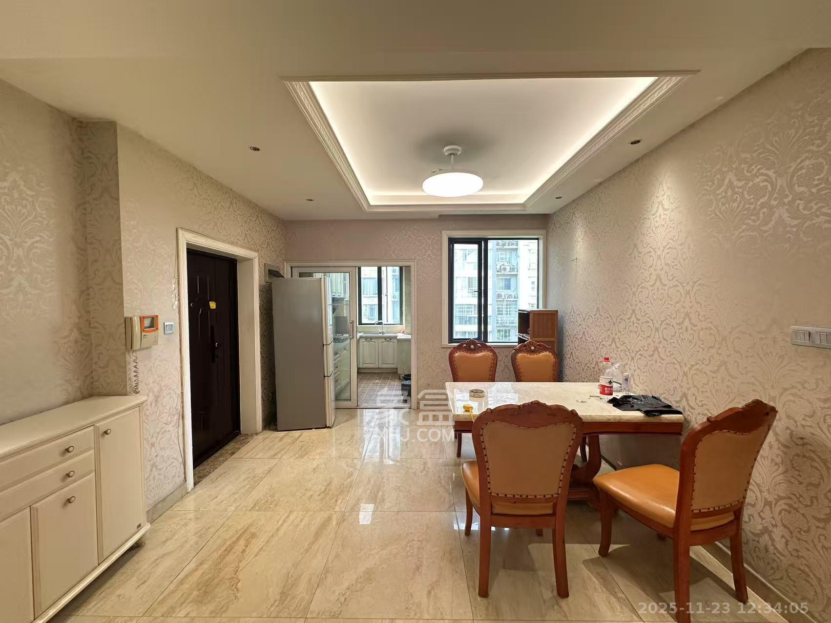 长房东郡  3室2厅2卫    2800.0元/月室内图