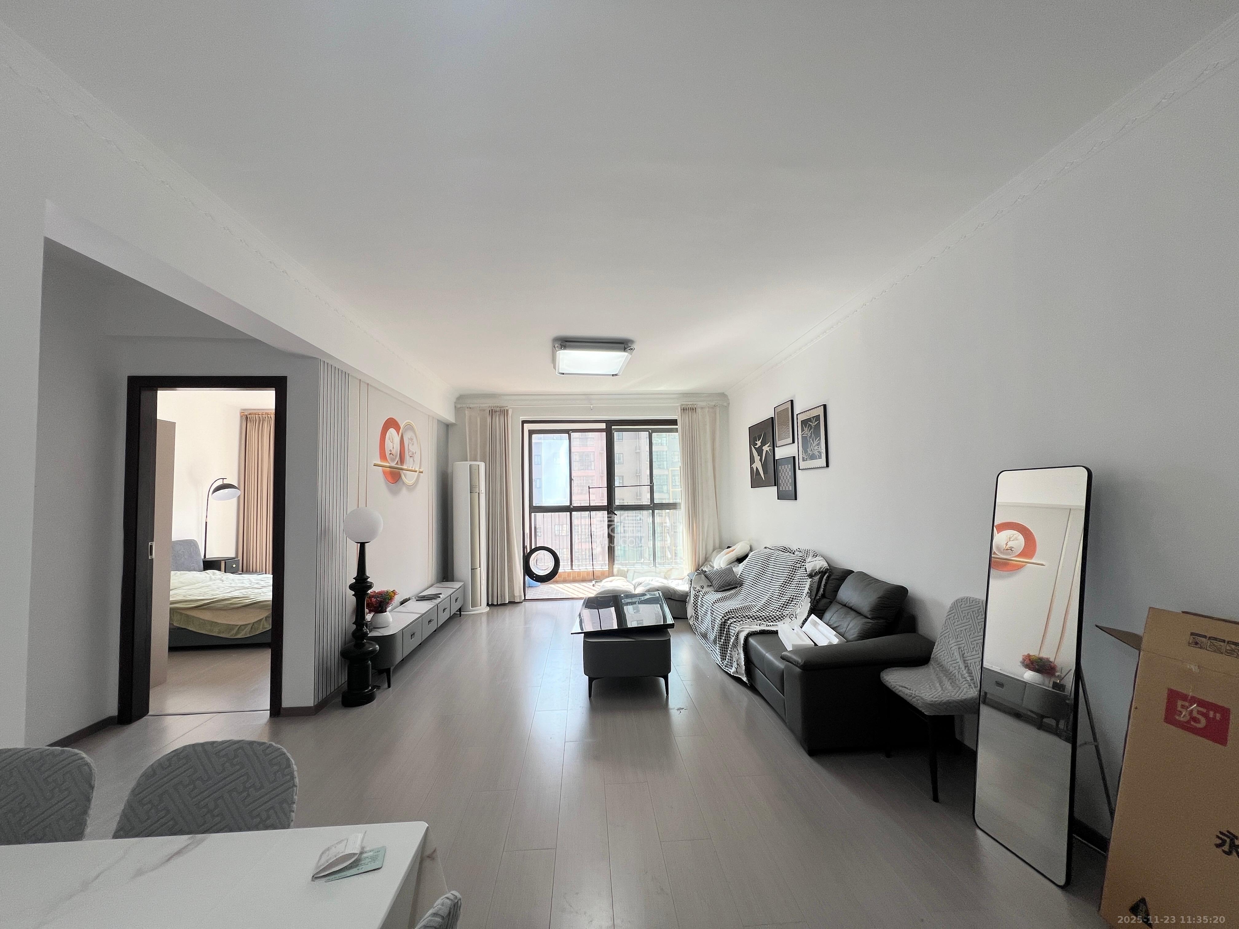 华润凤凰城三期  2室1厅1卫    2100.0元/月室内图