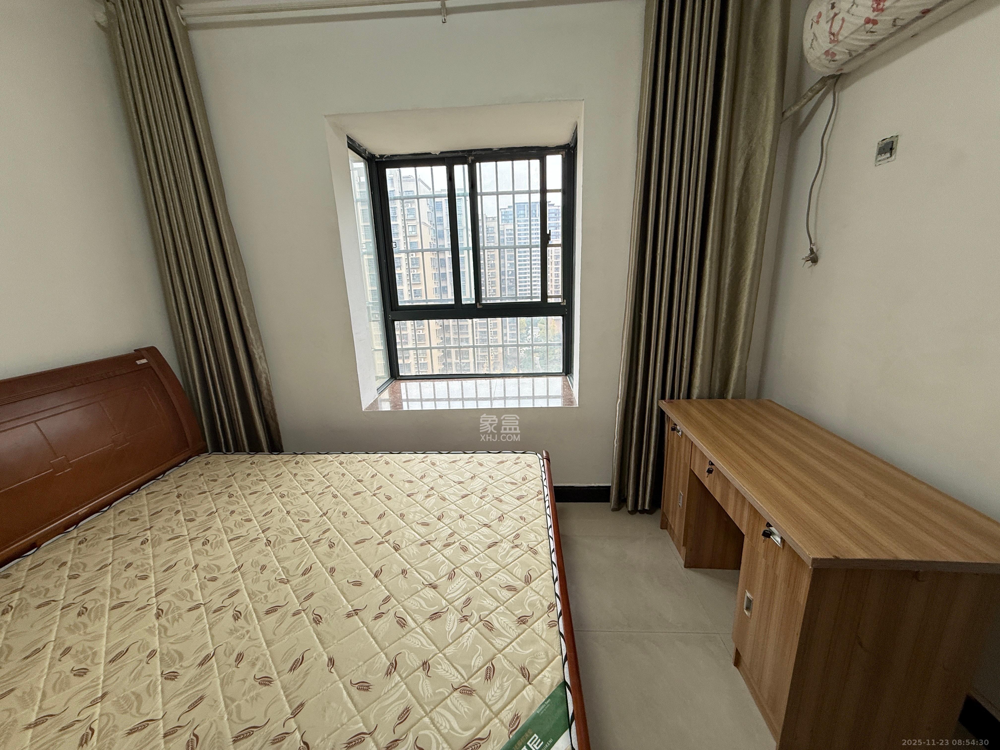 岳华嘉园  3室2厅2卫    2200.0元/月室内图