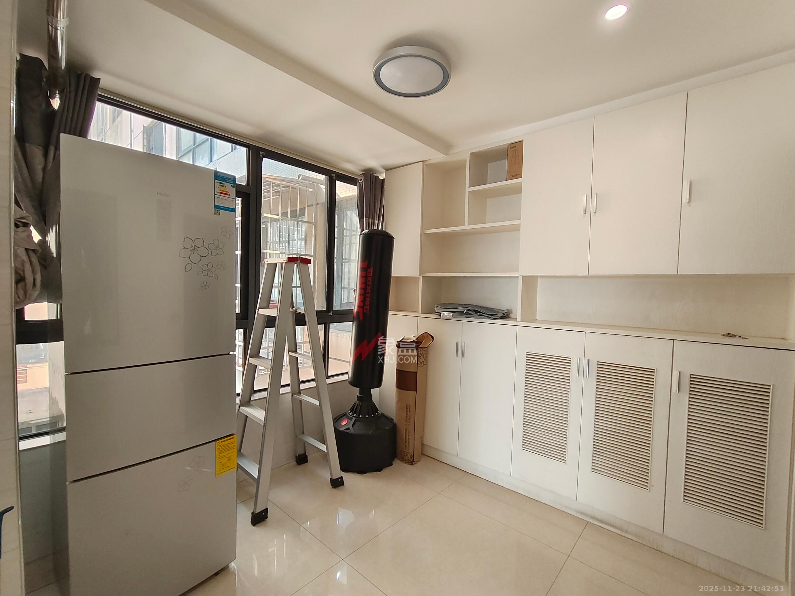 长房时代城 2室2厅1卫 2500.0元/月 长房时代城 2室2厅1卫 2500.0元/月室内图