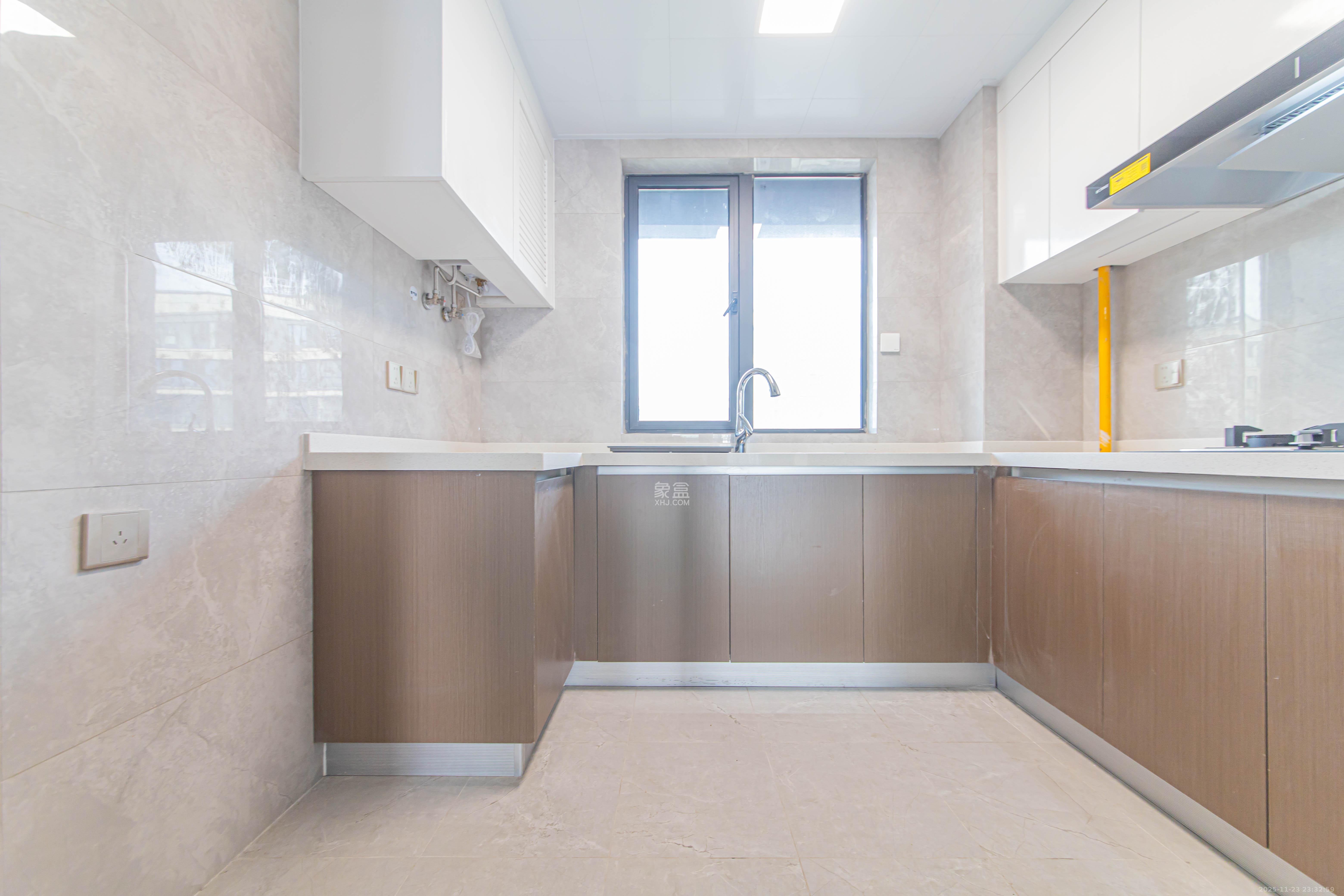 江悦和鸣 4室2厅2卫 229.0万 江悦和鸣 4室2厅2卫 229.0万厨房