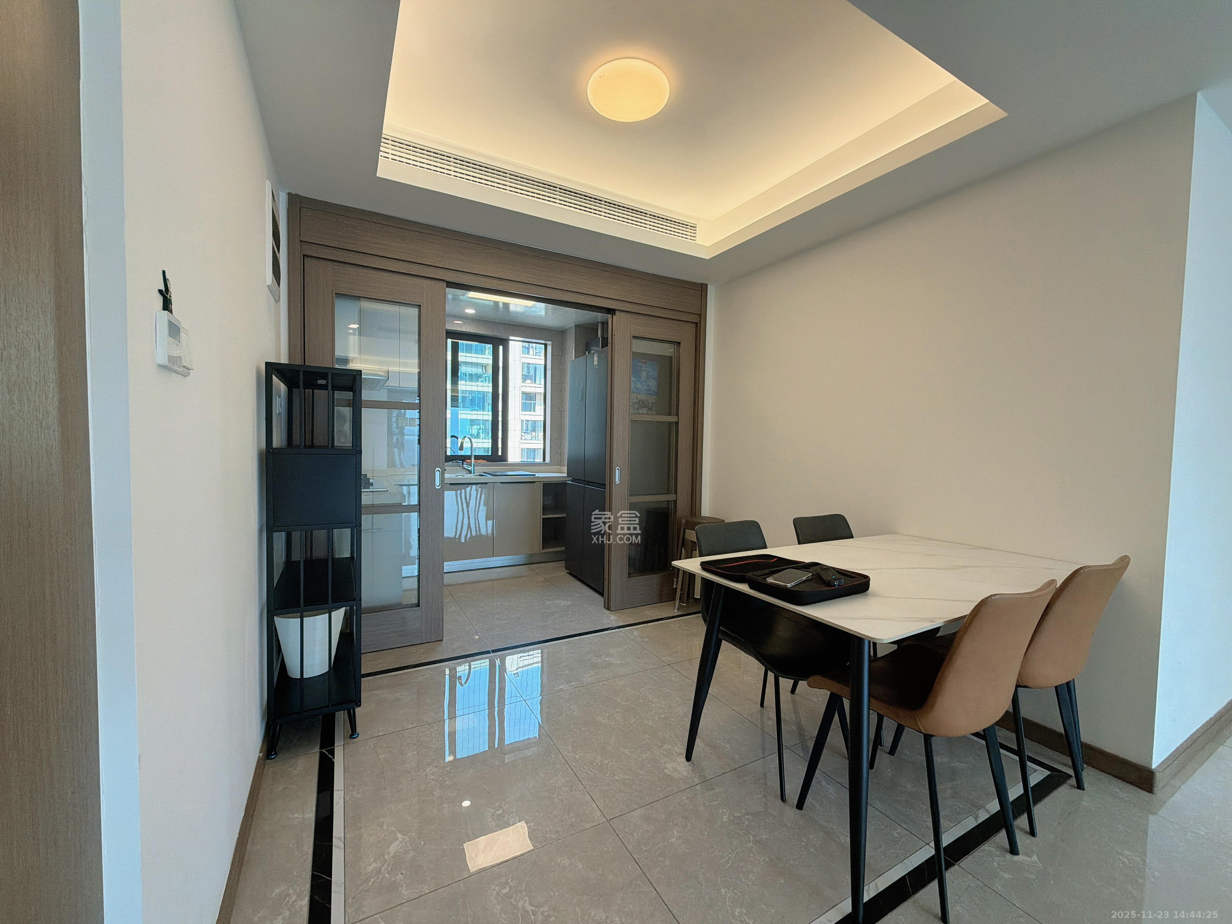 龙湖铂金中心（龙湖春江郦城）  3室2厅2卫    5500.0元/月室内图