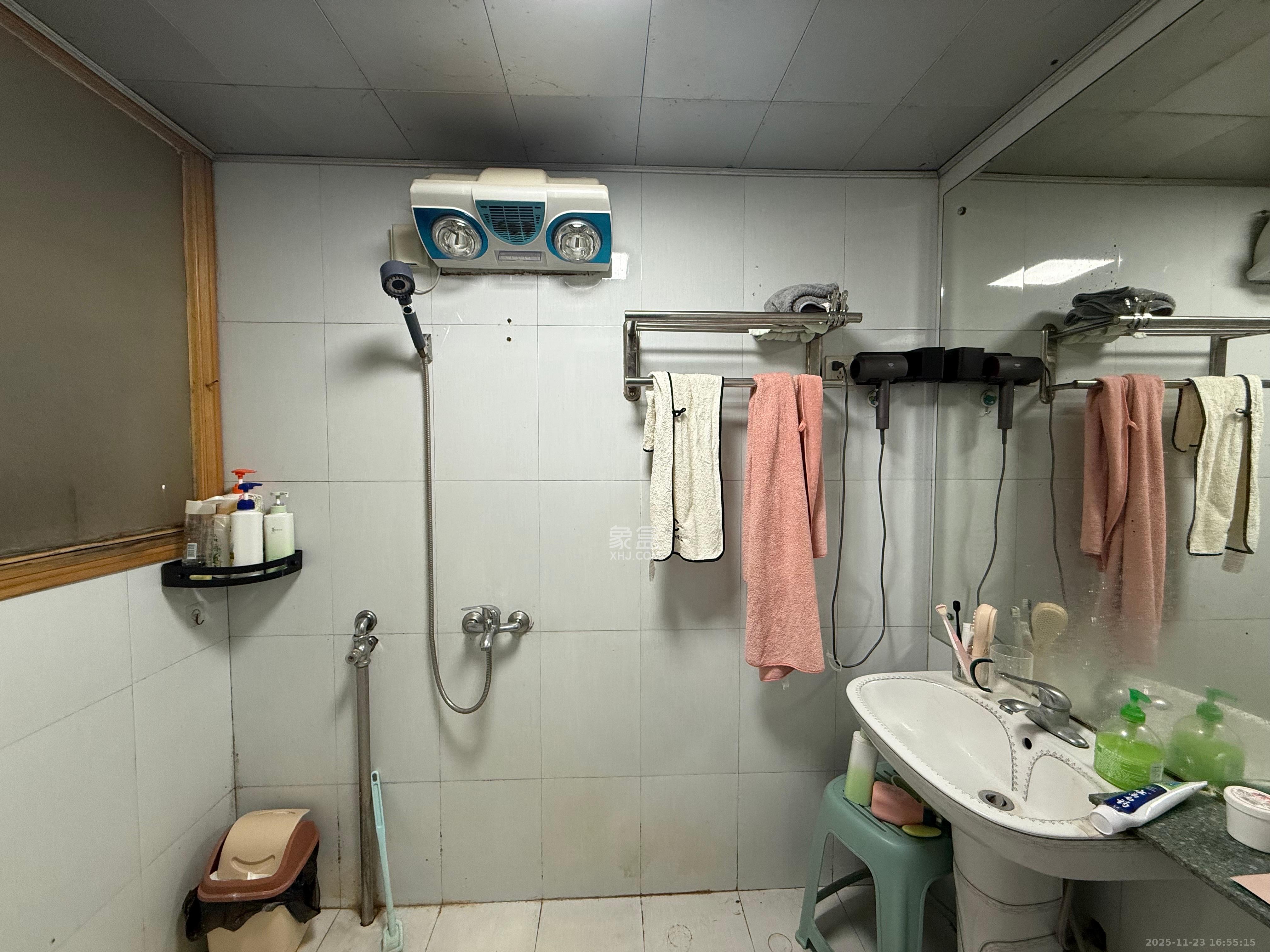 都市春天 1室1厅1卫 1700.0元/月 都市春天 1室1厅1卫 1700.0元/月室内图