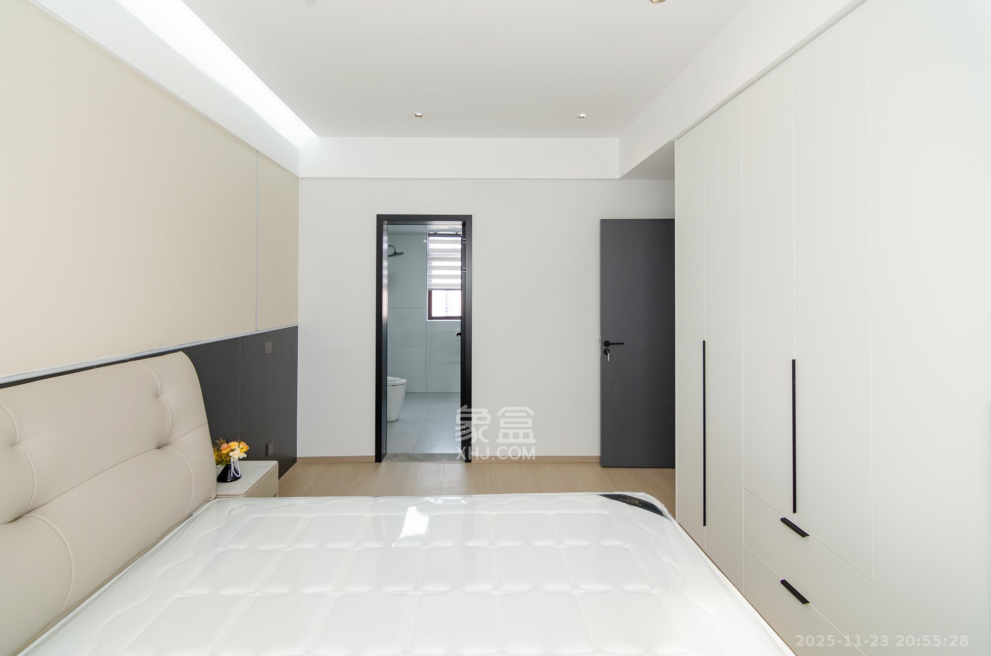 新华联梦想城  4室2厅2卫    113.8万卧室