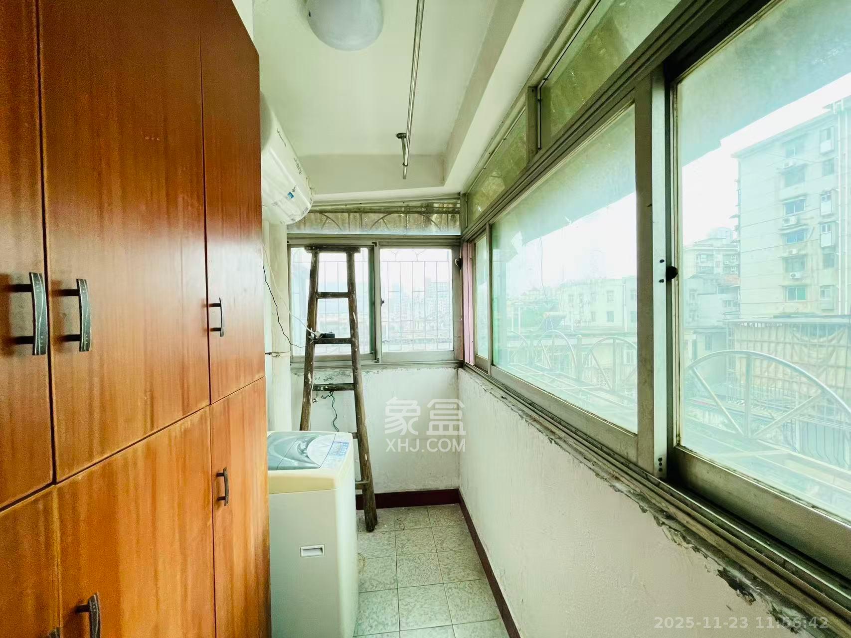 向东南社区 2室1厅1卫 1300.0元/月 向东南社区 2室1厅1卫 1300.0元/月室内图