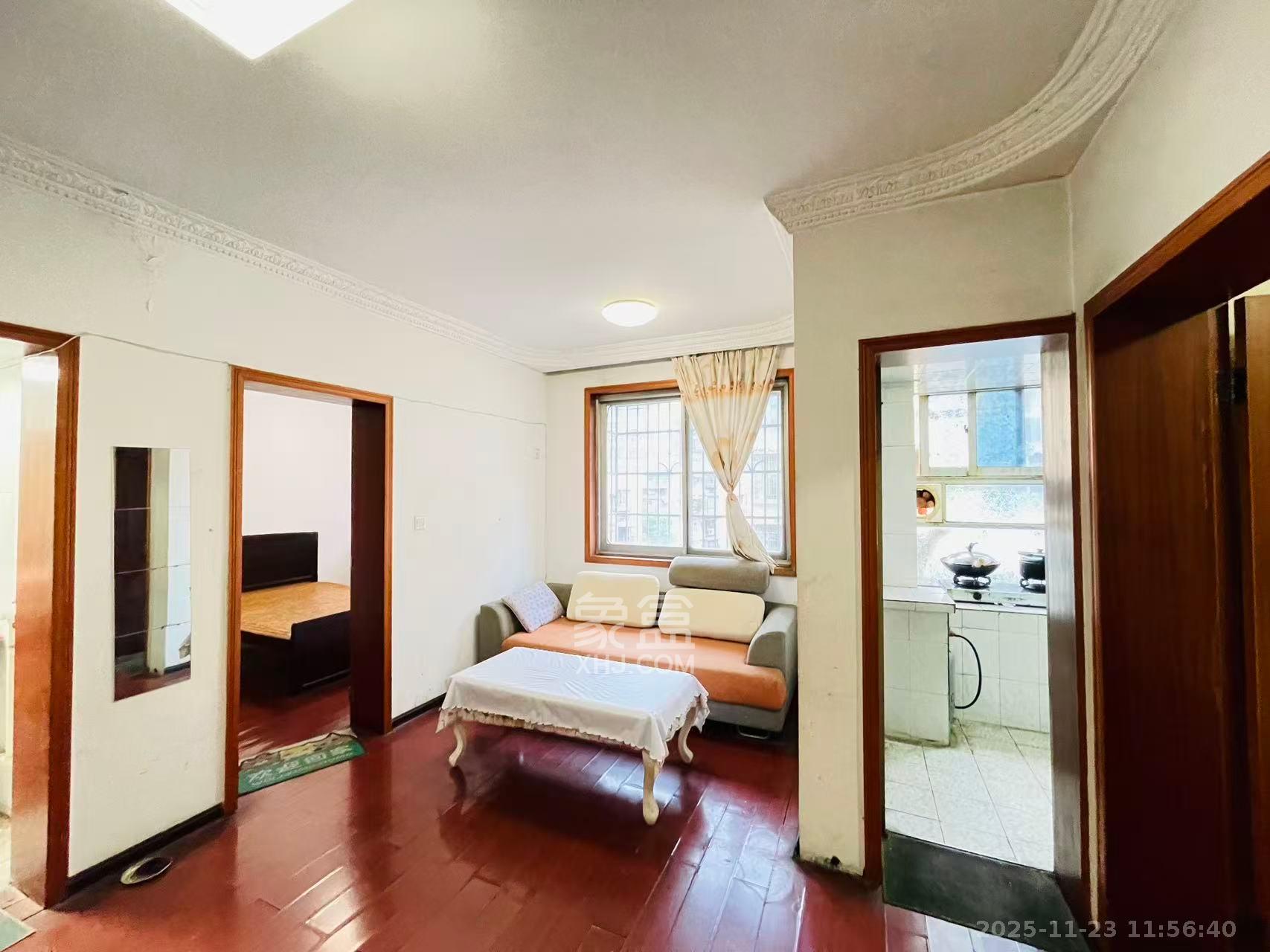 向东南社区  2室1厅1卫    1300.0元/月室内图