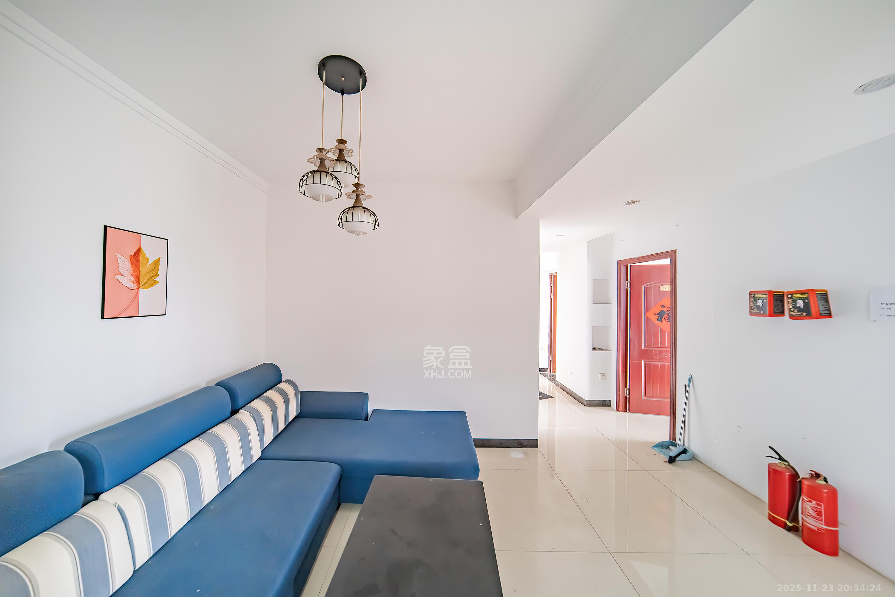 四方水岸(世方水岸) 3室2厅1卫 95.0万 四方水岸(世方水岸) 3室2厅1卫 95.0万客厅