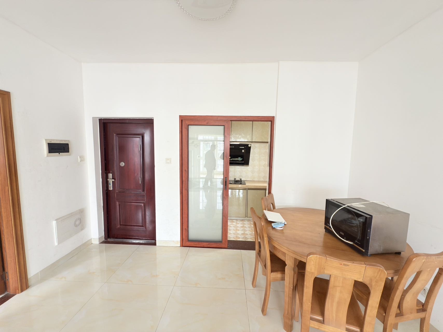 宝泰温泉花园 2室2厅1卫 2300.0元/月 宝泰温泉花园 2室2厅1卫 2300.0元/月室内图