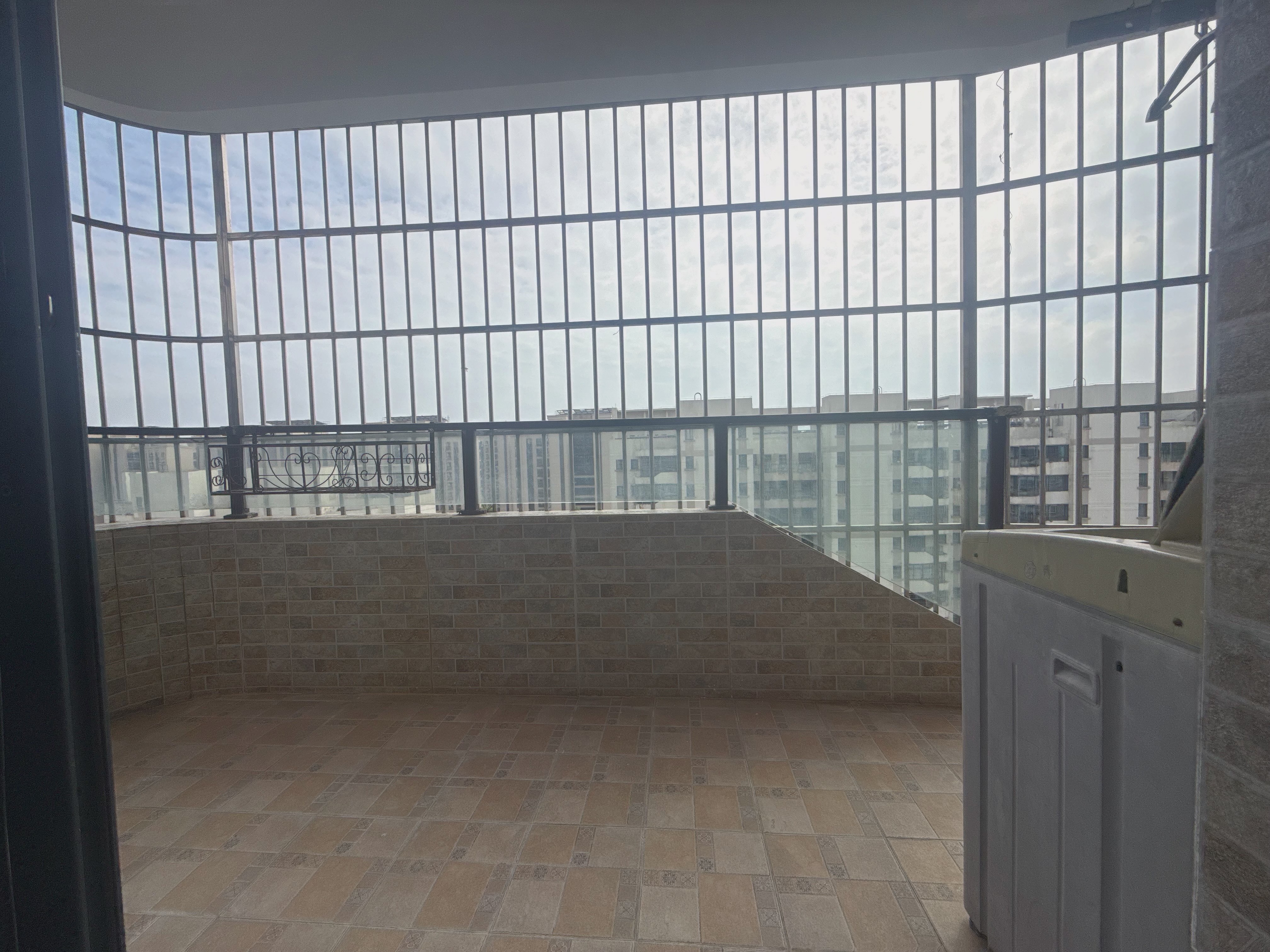 新城吾悦广场  3室2厅1卫    3000.0元/月室内图