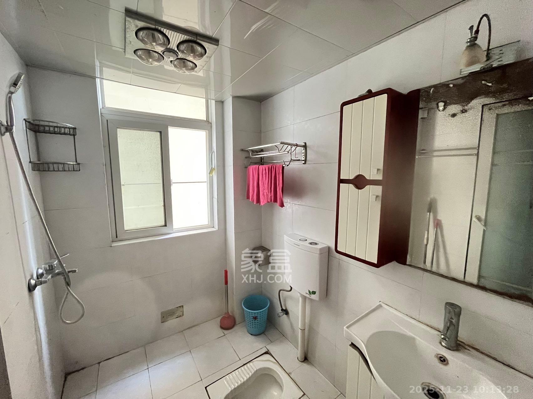 麓山润城  3室2厅2卫    2200.0元/月室内图