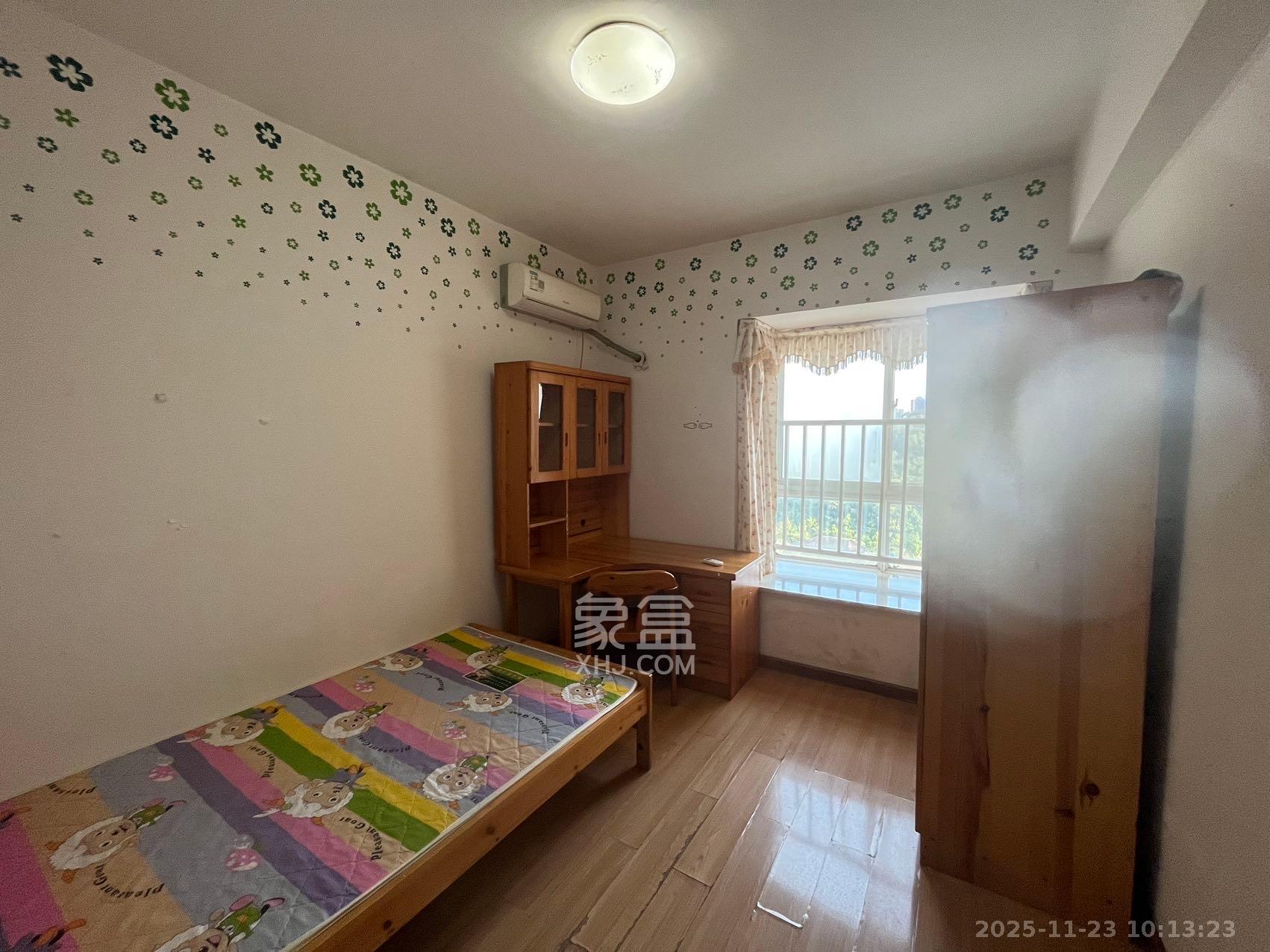 麓山润城  3室2厅2卫    2200.0元/月室内图