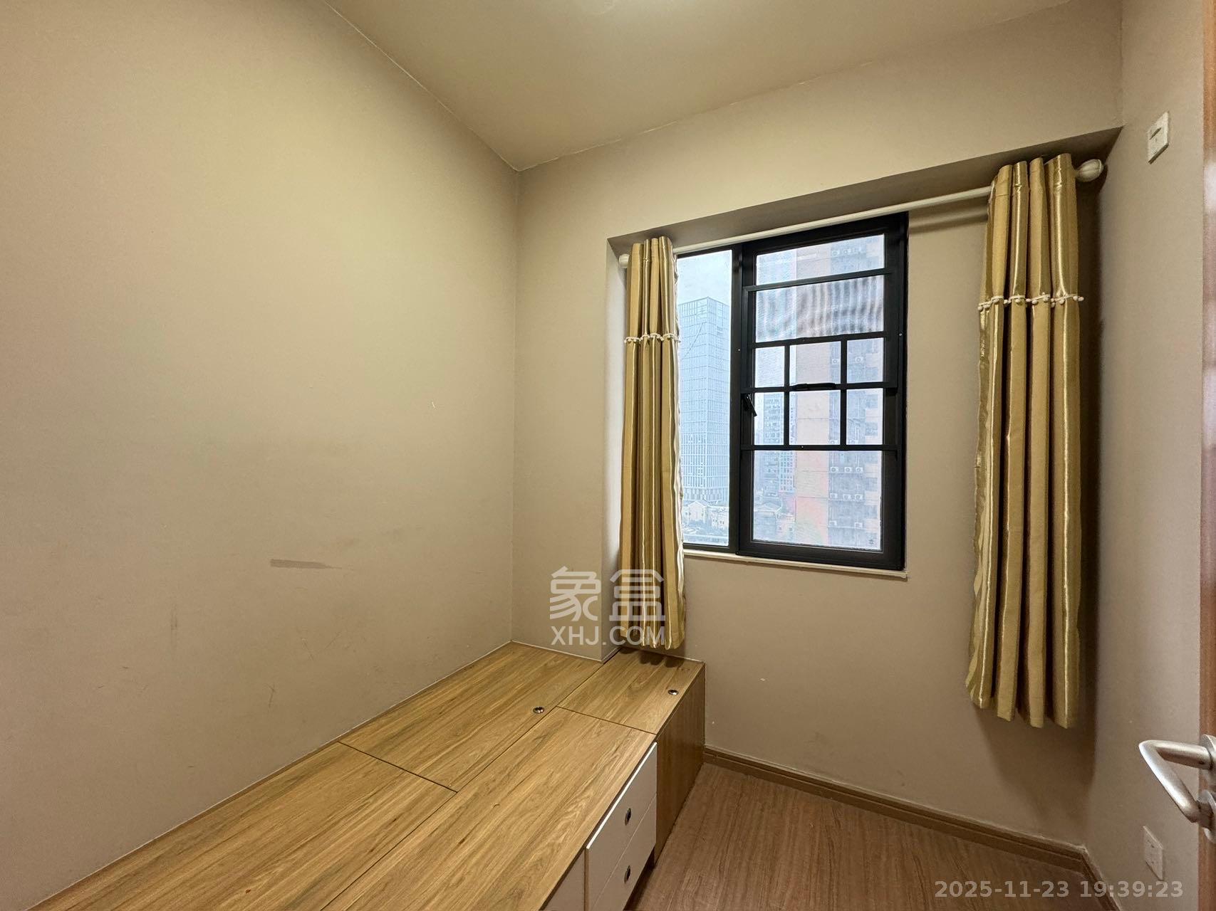 麓谷小镇 1室2厅1卫 2200.0元/月 麓谷小镇 1室2厅1卫 2200.0元/月室内图