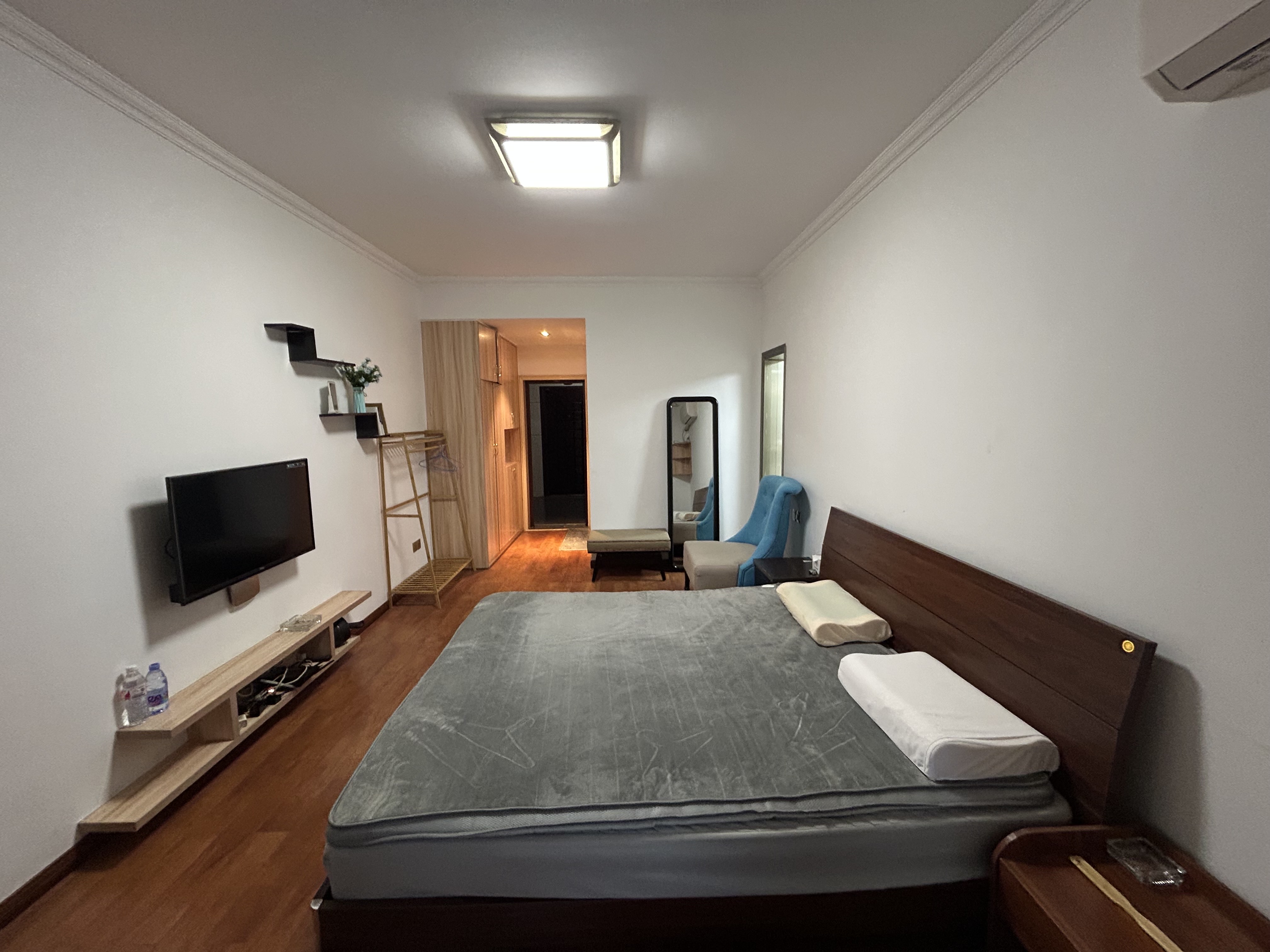 逸臣中央  1室1厅1卫    1200.0元/月