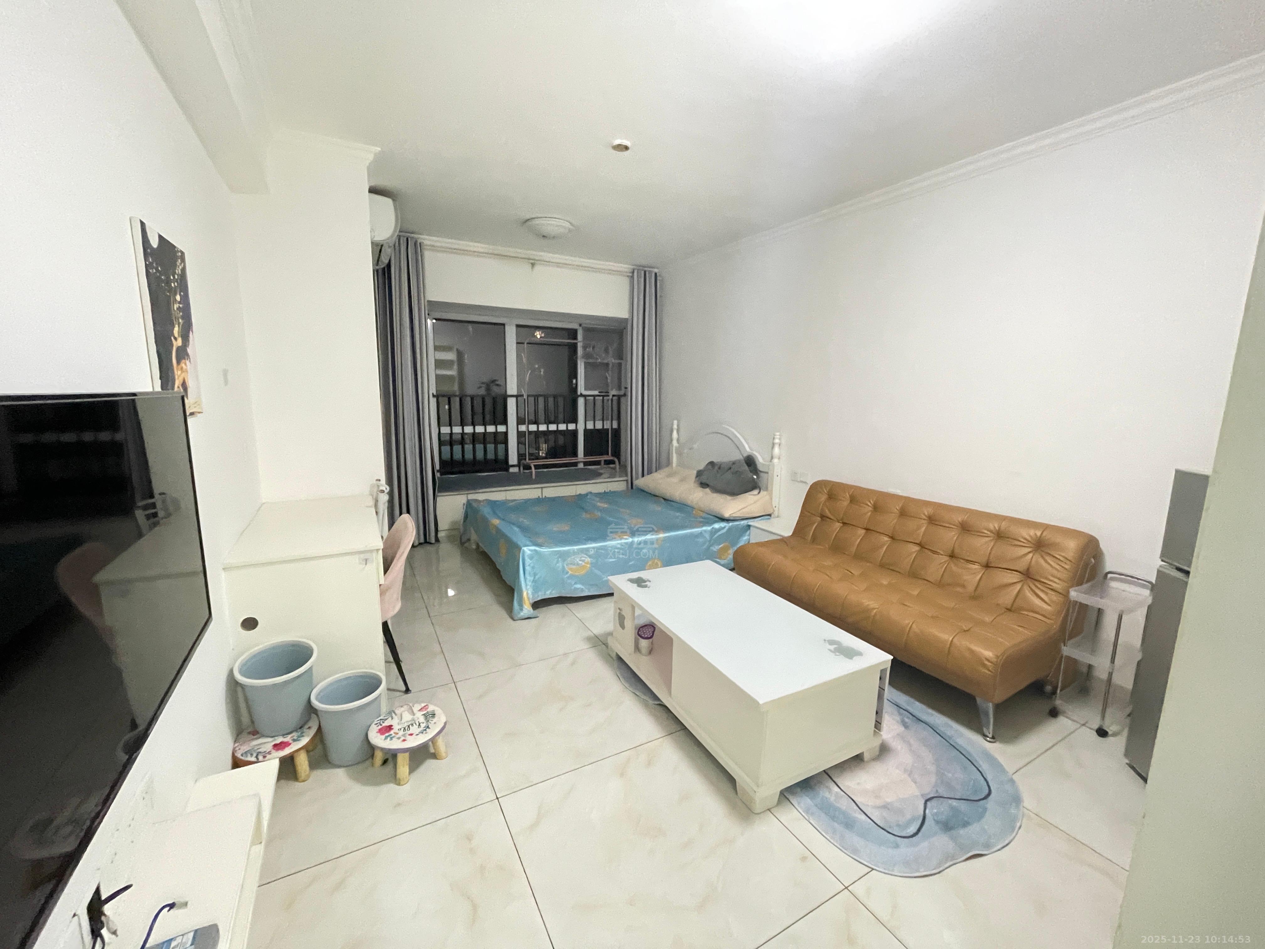 美的城三期  1室1厅1卫    1100.0元/月室内图