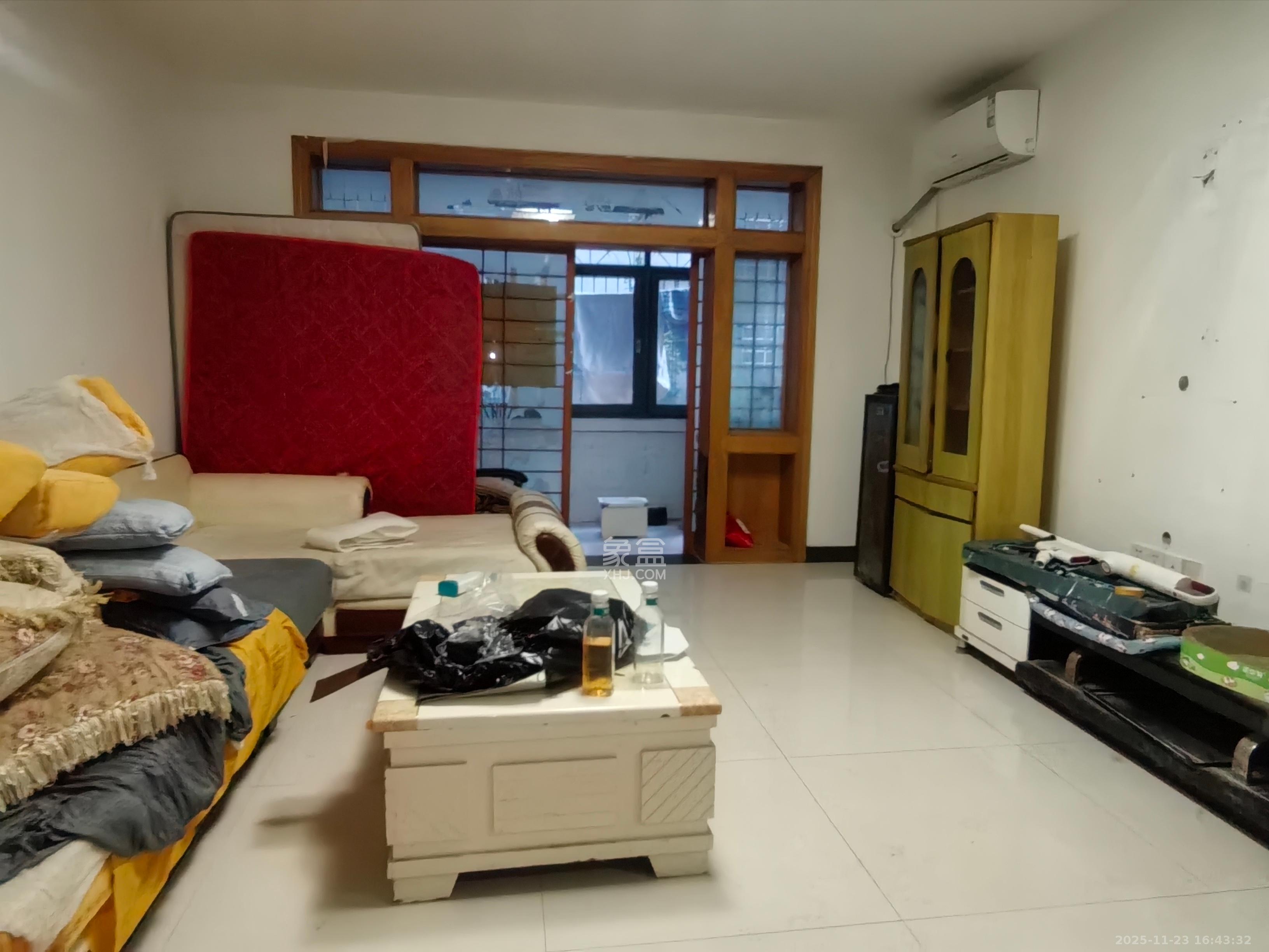 中联科技园  4室2厅2卫    2400.0元/月