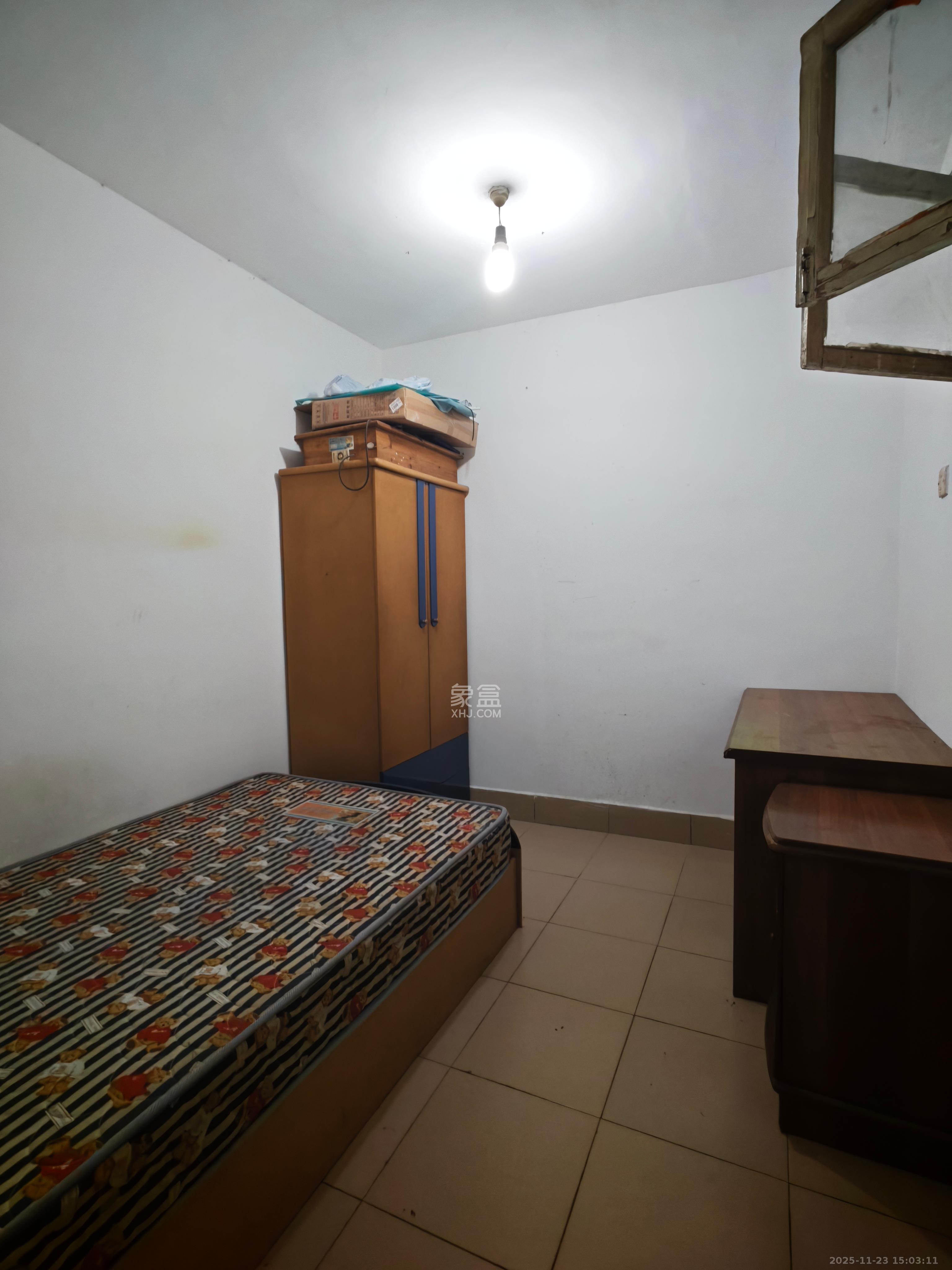 植物油宿舍 3室2厅1卫 2000.0元/月 植物油宿舍 3室2厅1卫 2000.0元/月室内图