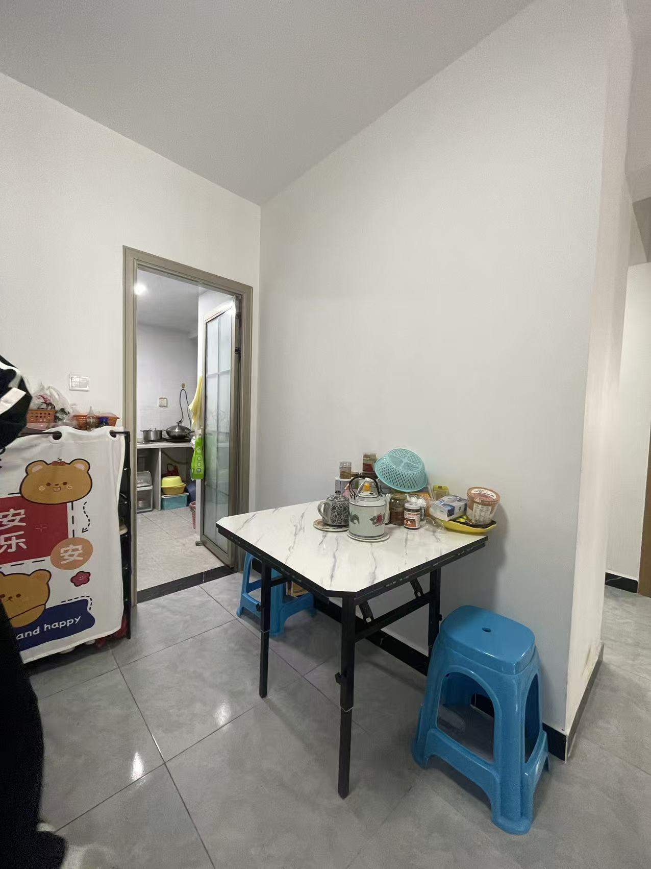 坡博家园二区  3室2厅2卫    2200.0元/月室内图1