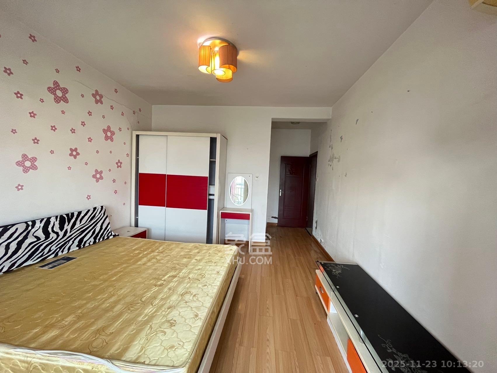 麓山润城 3室2厅2卫 2200.0元/月 麓山润城 3室2厅2卫 2200.0元/月室内图