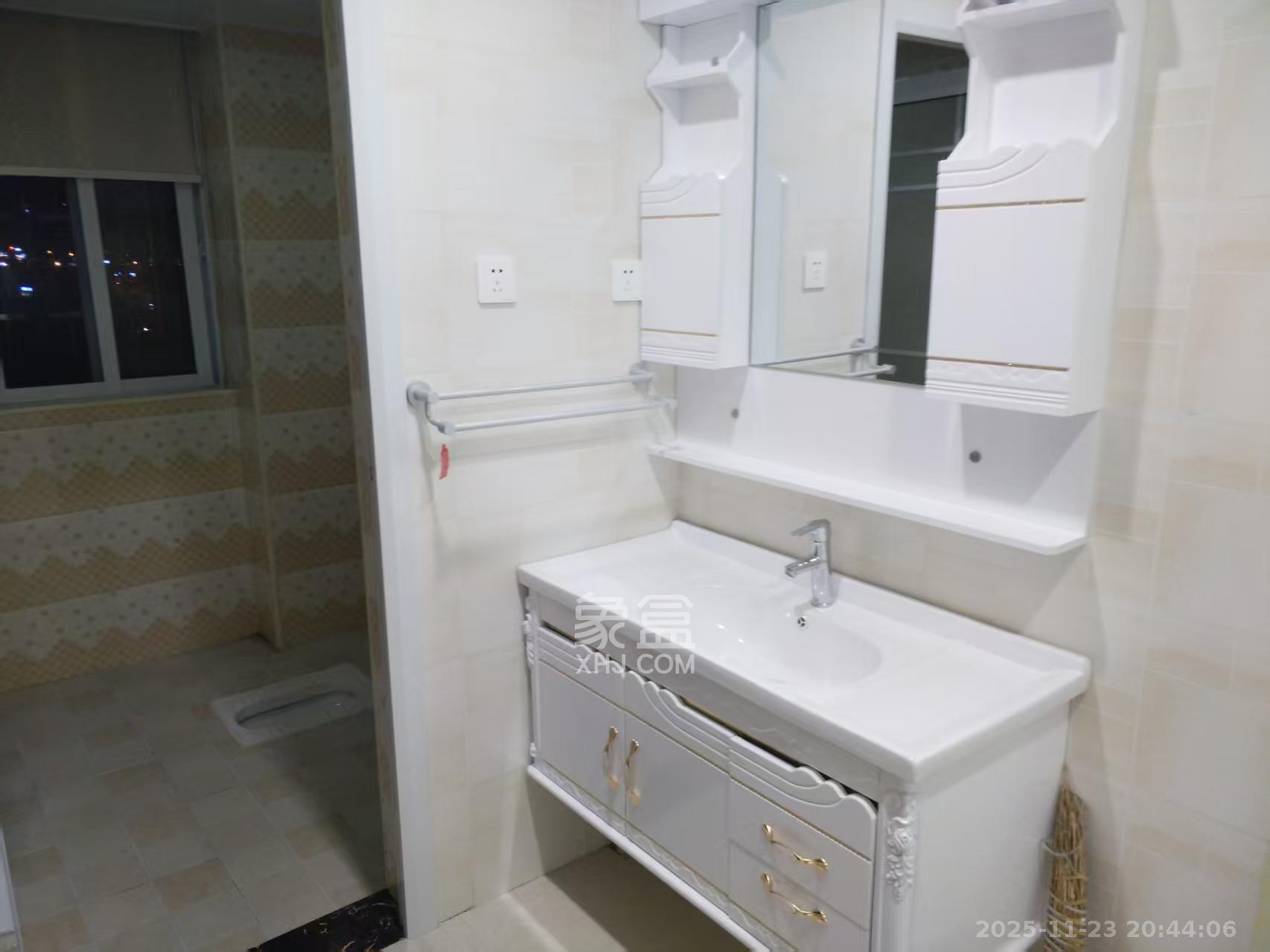 星城新宇莲景苑 2室2厅1卫 2100.0元/月 星城新宇莲景苑 2室2厅1卫 2100.0元/月室内图