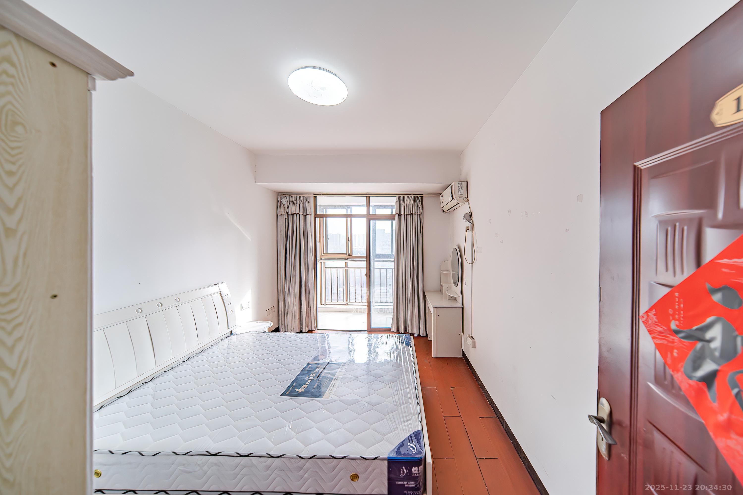 四方水岸(世方水岸) 3室2厅1卫 95.0万 四方水岸(世方水岸) 3室2厅1卫 95.0万卧室