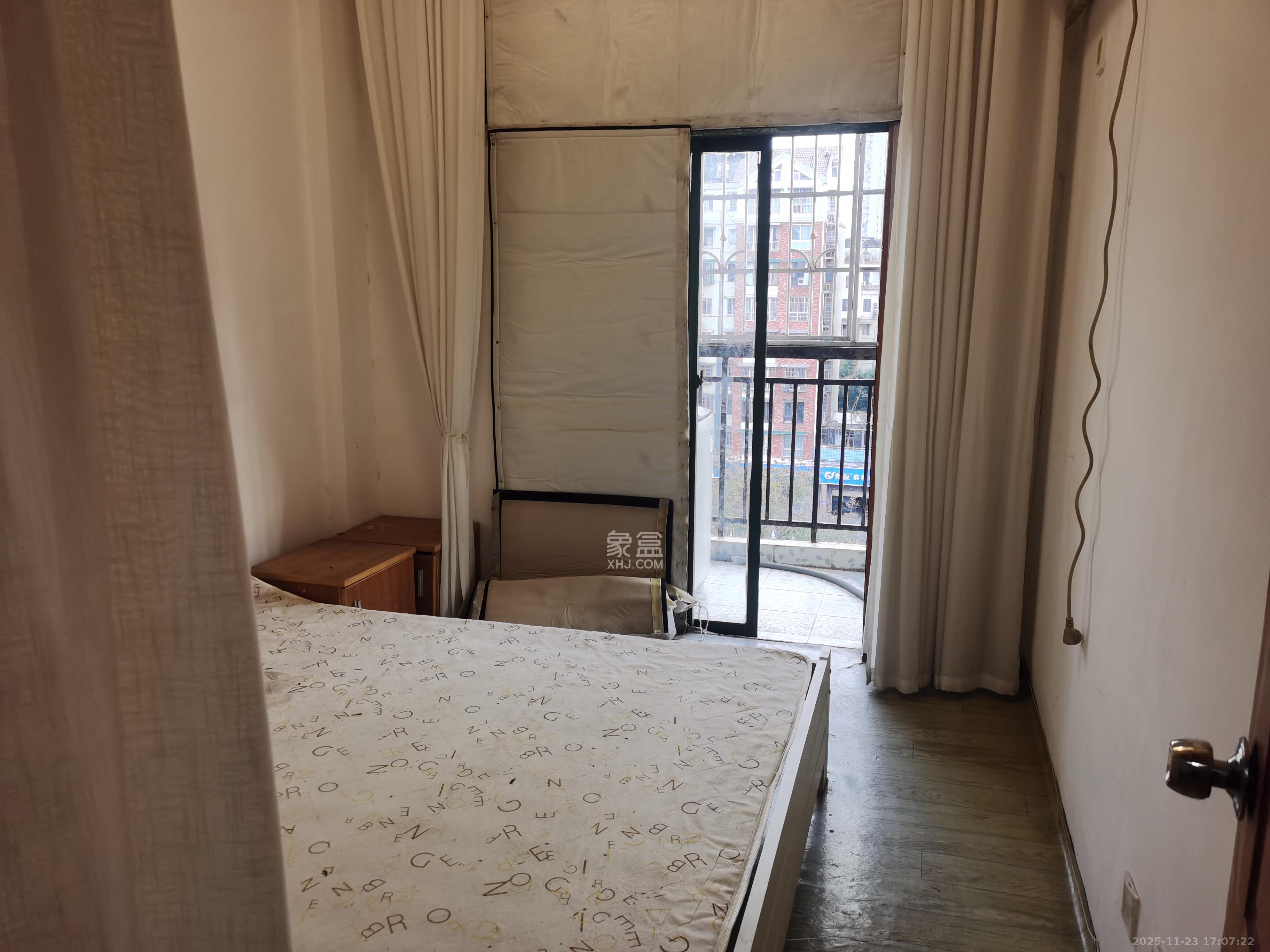 金帆江滨玫瑰园  2室1厅1卫    1300.0元/月室内图