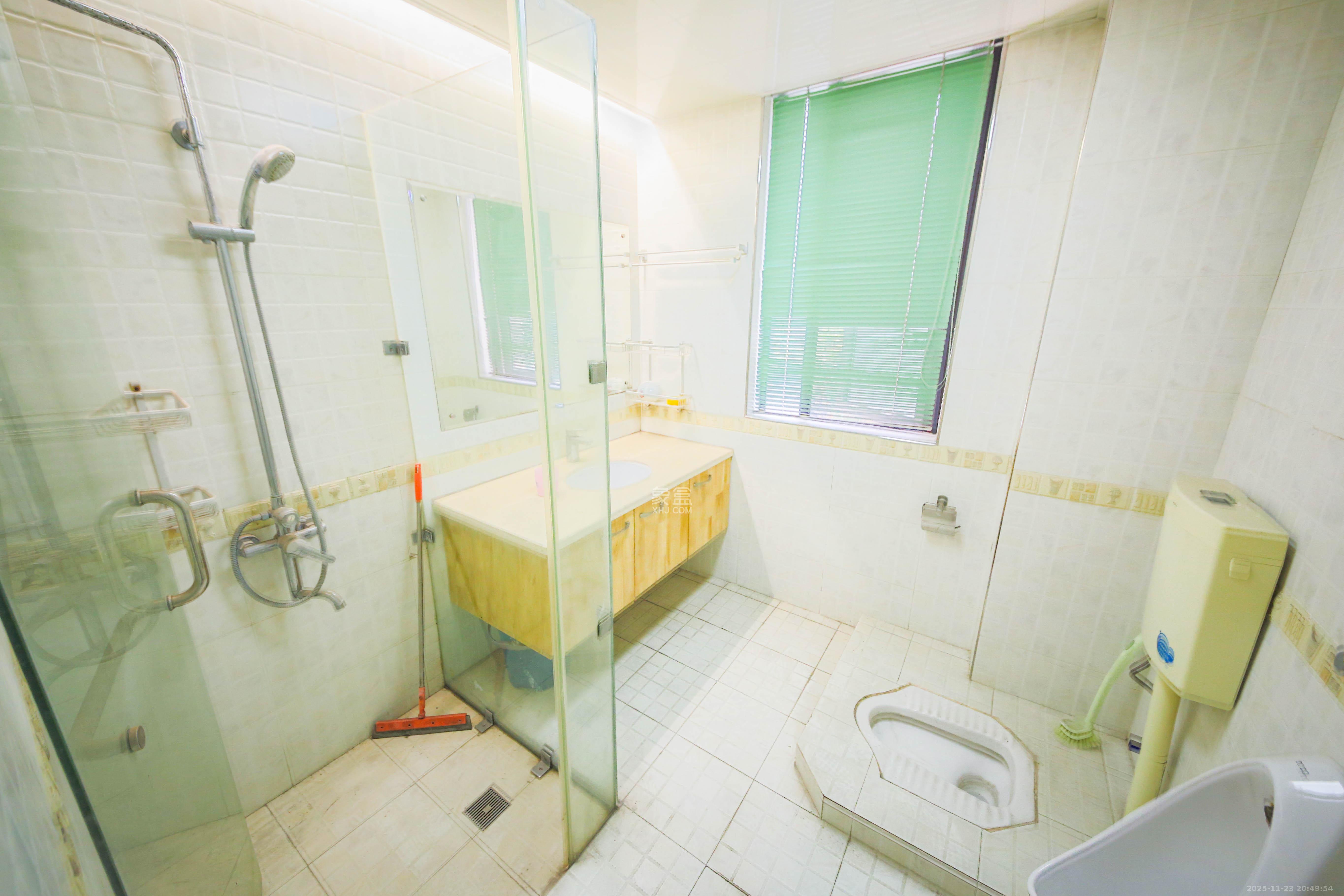 博林金谷  3室2厅2卫    122.0万卫生间