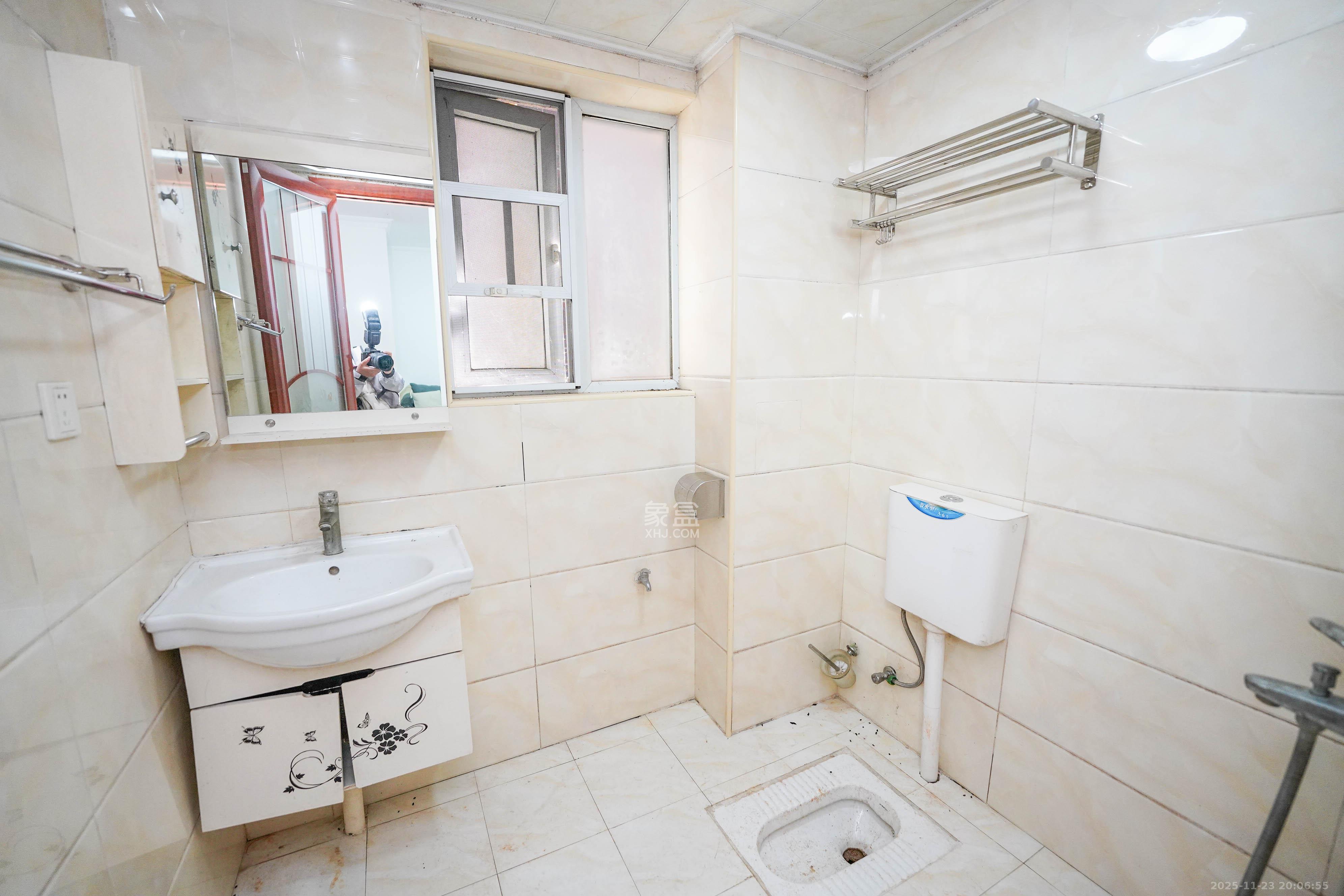 丽发新城 2室2厅1卫 65.0万 丽发新城 2室2厅1卫 65.0万卫生间