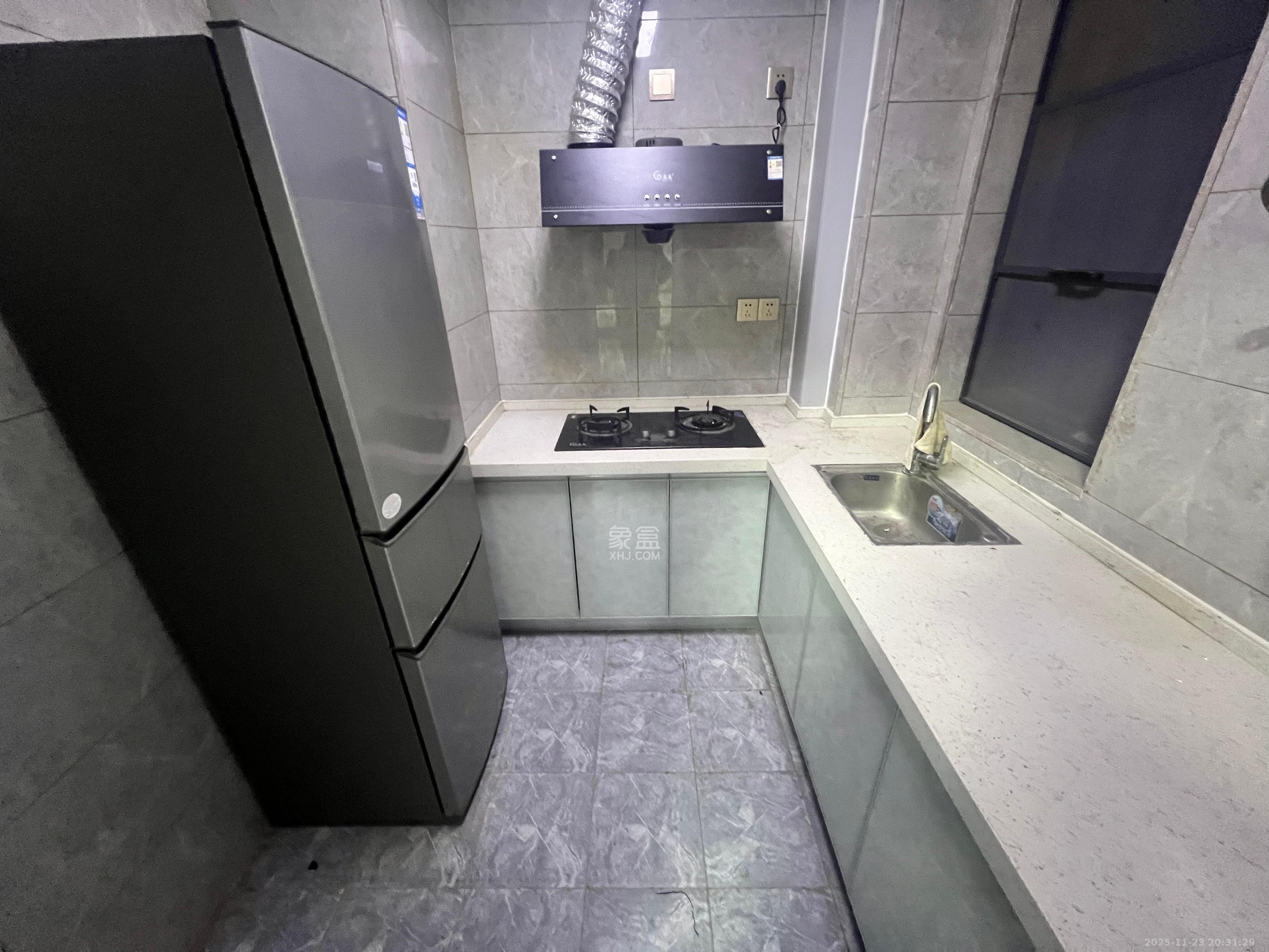 南山梅溪一方  3室2厅2卫    2300.0元/月室内图