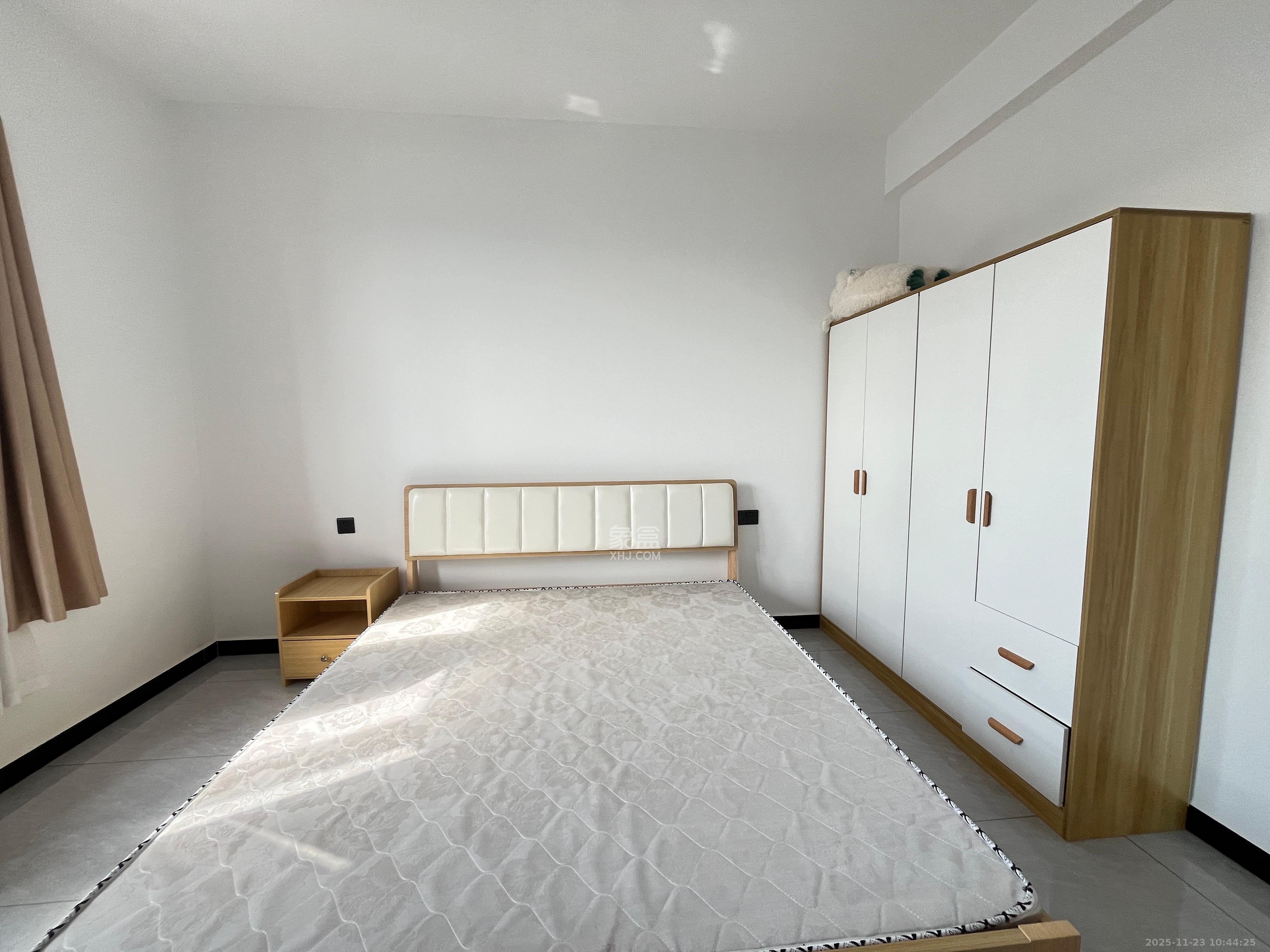 艺源颂雅小区（719街区）  4室2厅2卫    2500.0元/月室内图