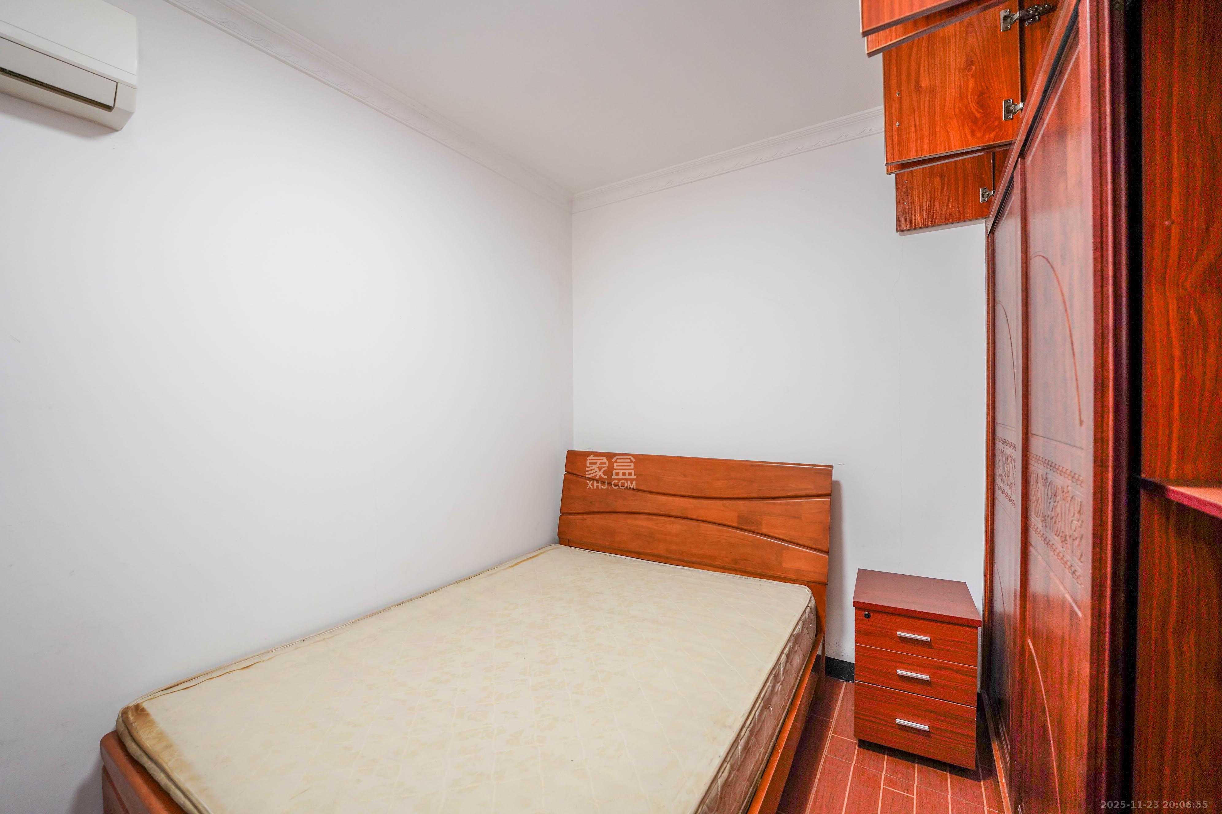 丽发新城 2室2厅1卫 65.0万 丽发新城 2室2厅1卫 65.0万卧室