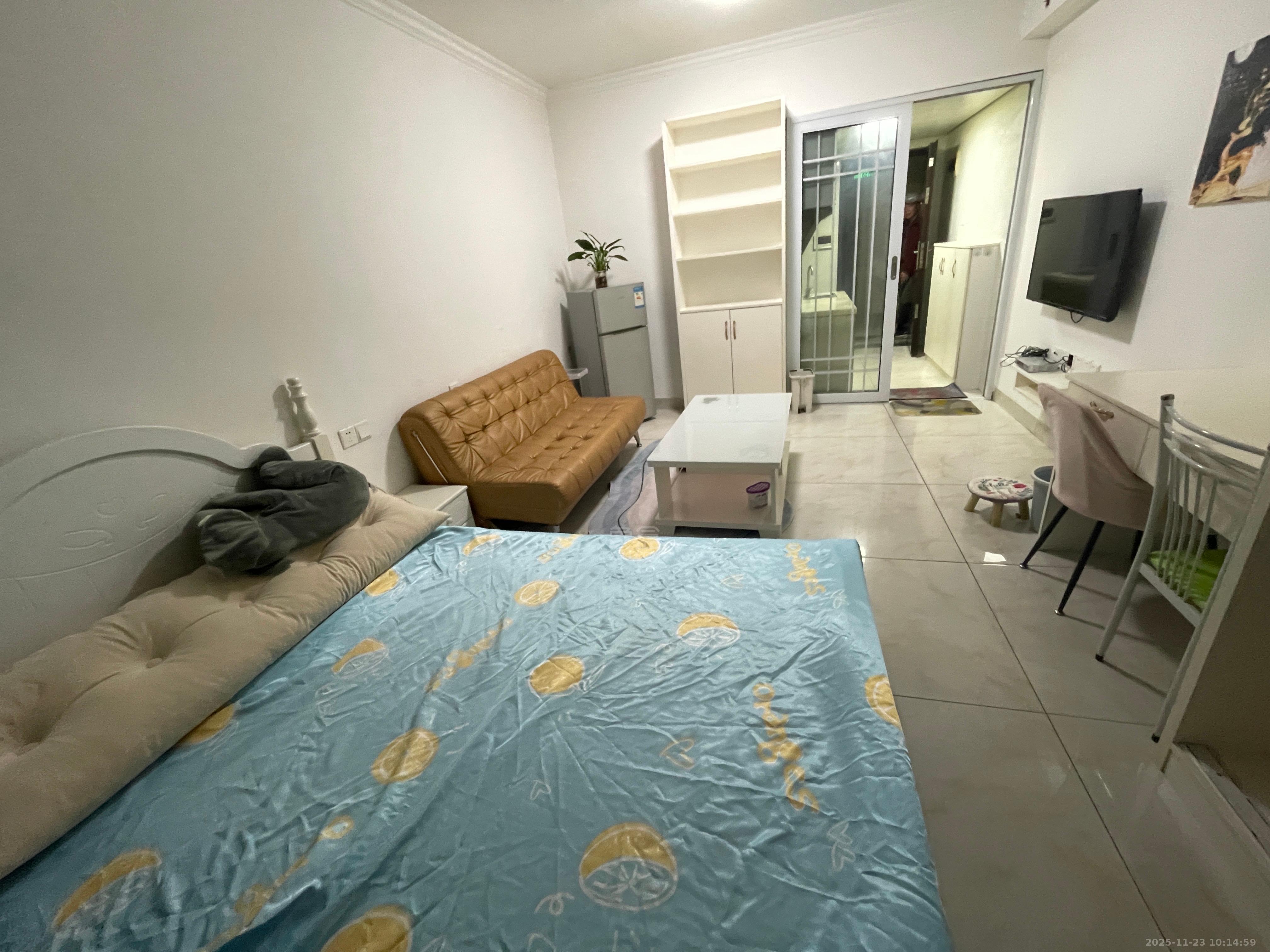 美的城三期  1室1厅1卫    1100.0元/月室内图